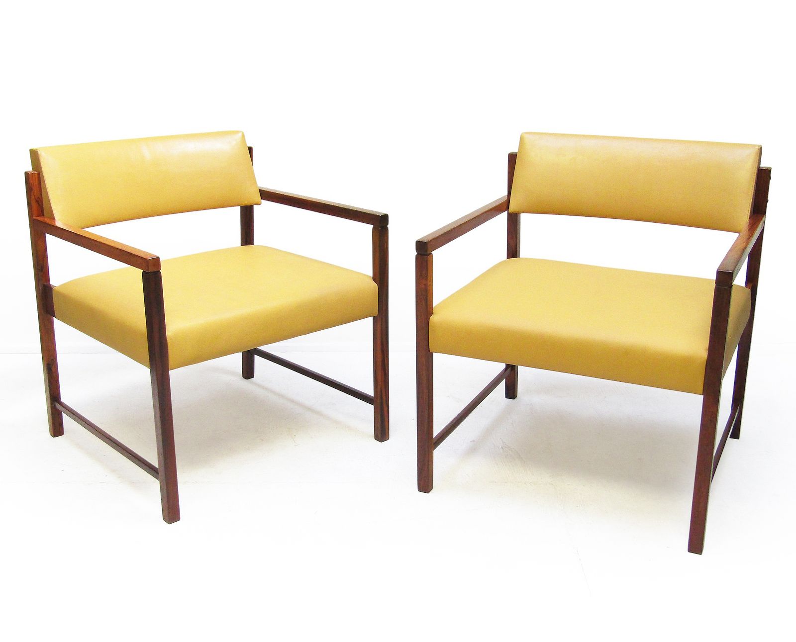 Two 1960s Brazilian "Poltrona Del Rey" Lounge Chairs In Jacaranda By Jorge Zalszupin photo buy