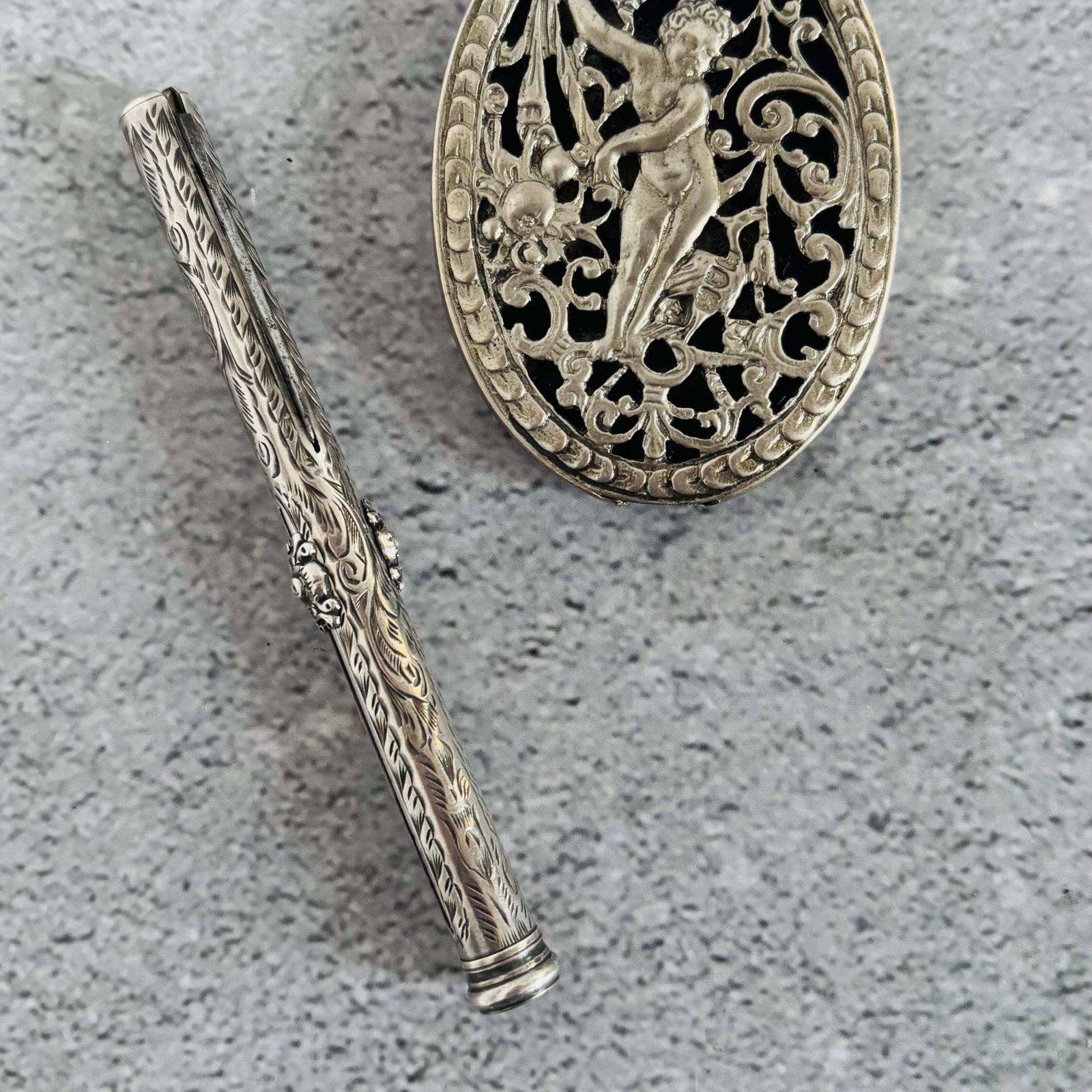 photo vintage Antique Silver Retractable Pen Pencil And Knife