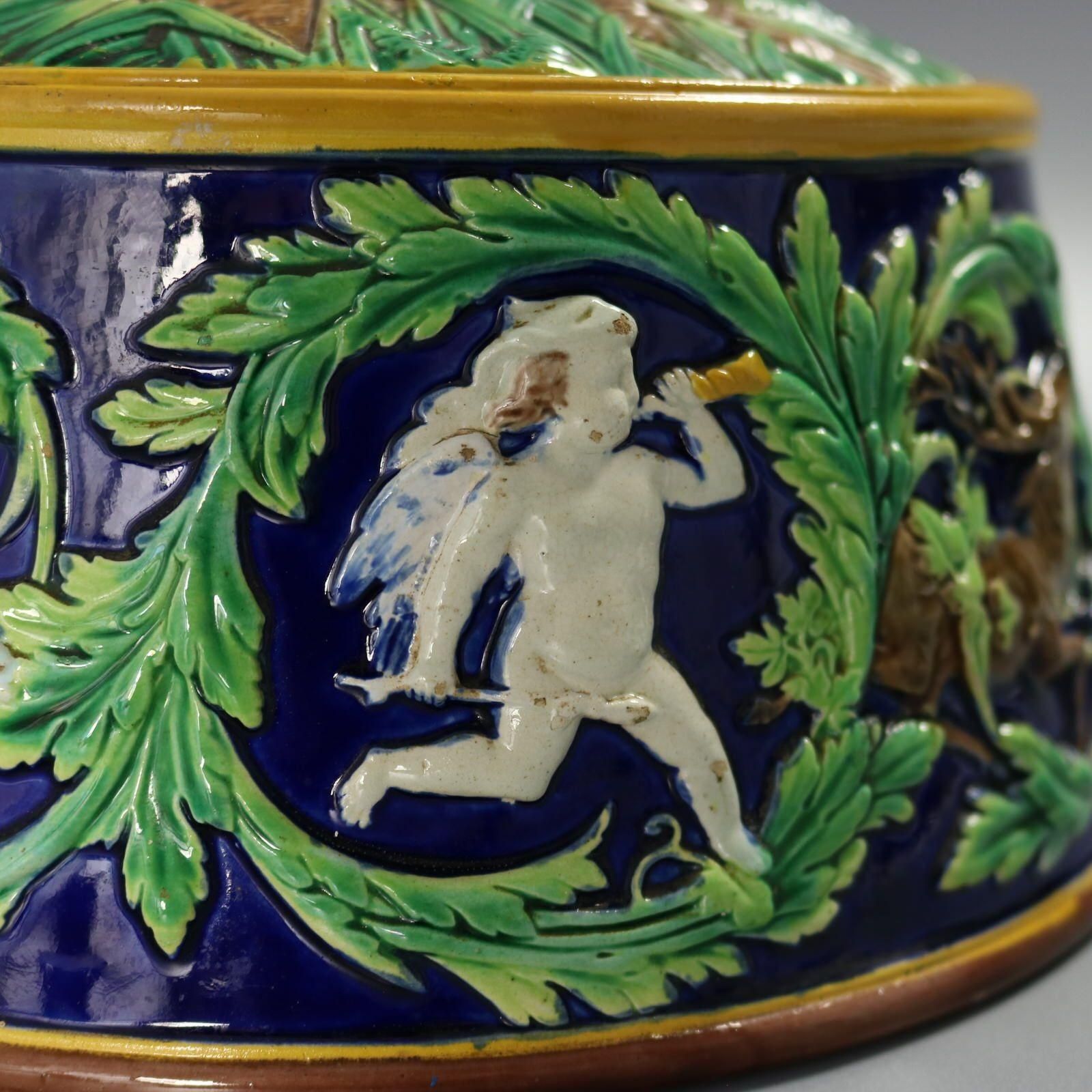 photo vinterior George Jones Majolica Deer Game Pie Dish And Liner