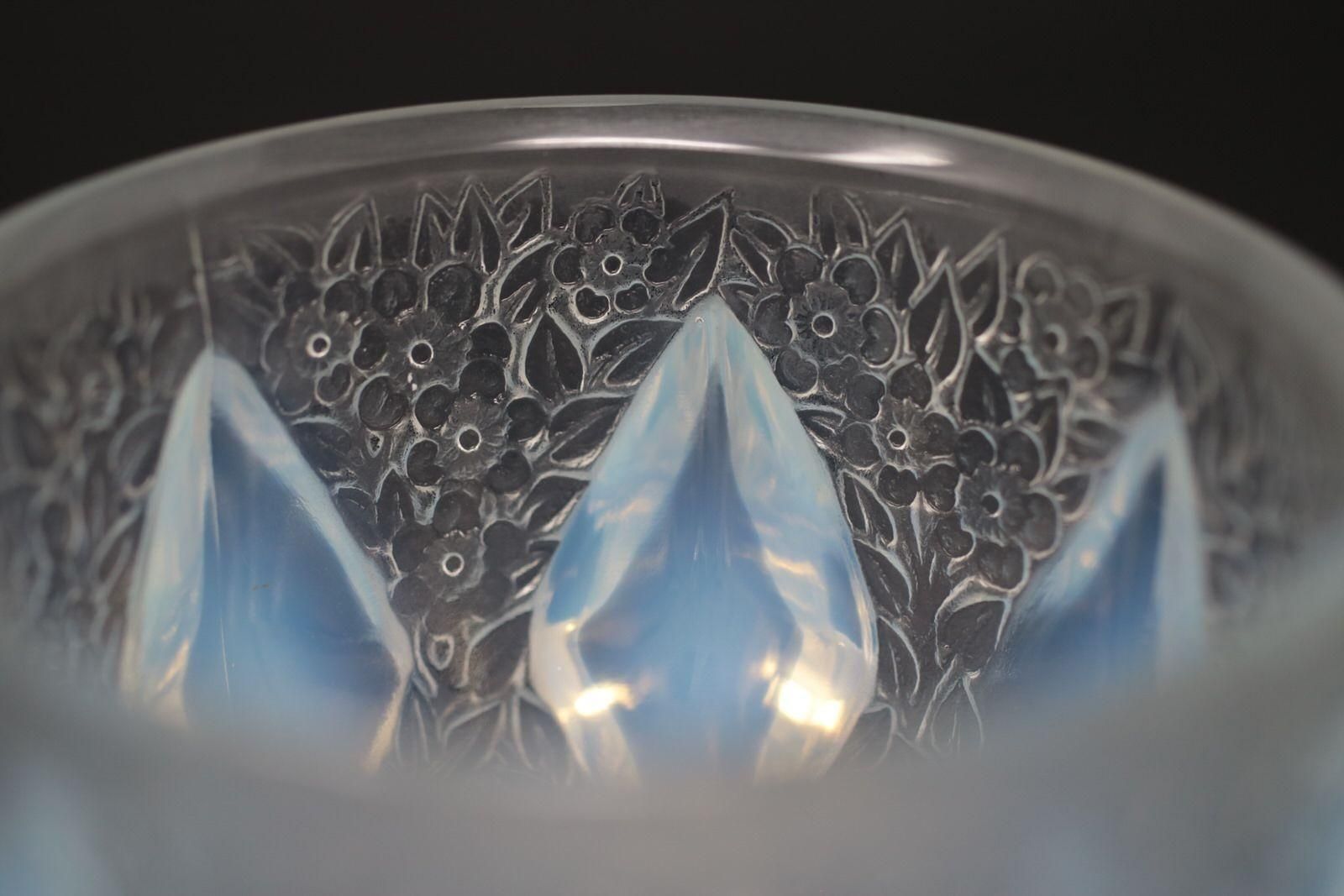 Rene Lalique Opalescent Glass 'Rampillon' Vase photo vinterior