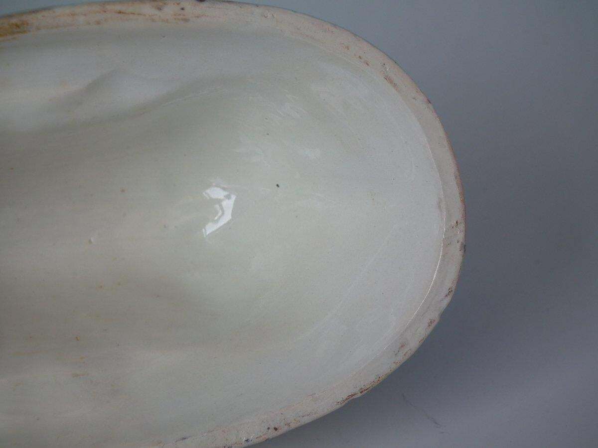 photo vintage Staffordshire Porcellaneous Rabbit Figure