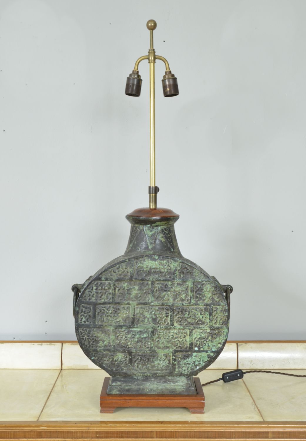 Heavy Chinese Bronze Moonflask Table Lamp Taotie Masks James Mont Han Dynasty Style Midcentury photo vinterior
