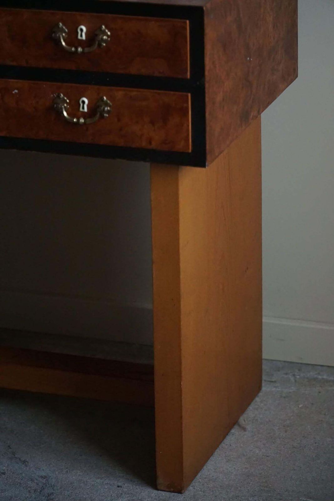 photo vinterior Danish Art Deco Console Table With Drawers In Elm & Burl Wood, 1940s