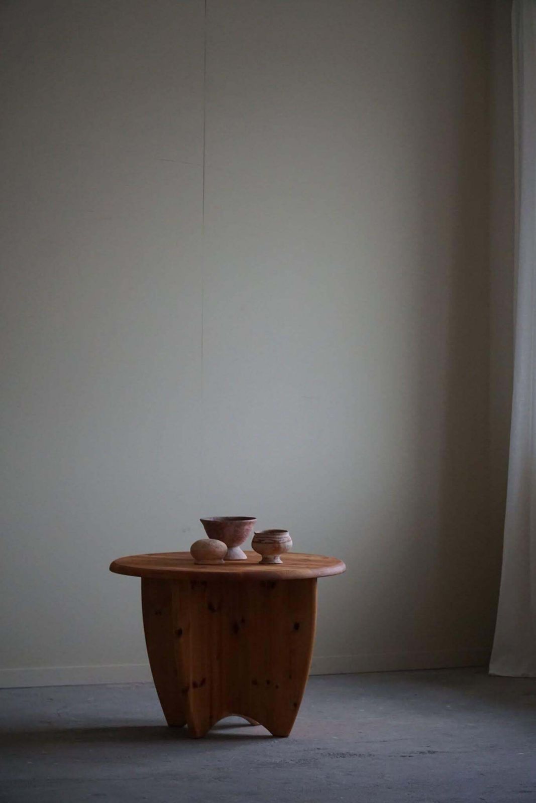 photo furniture Danish Modern Round Coffee Table In Solid Pine, Rainer Daumiller Style, 1970s