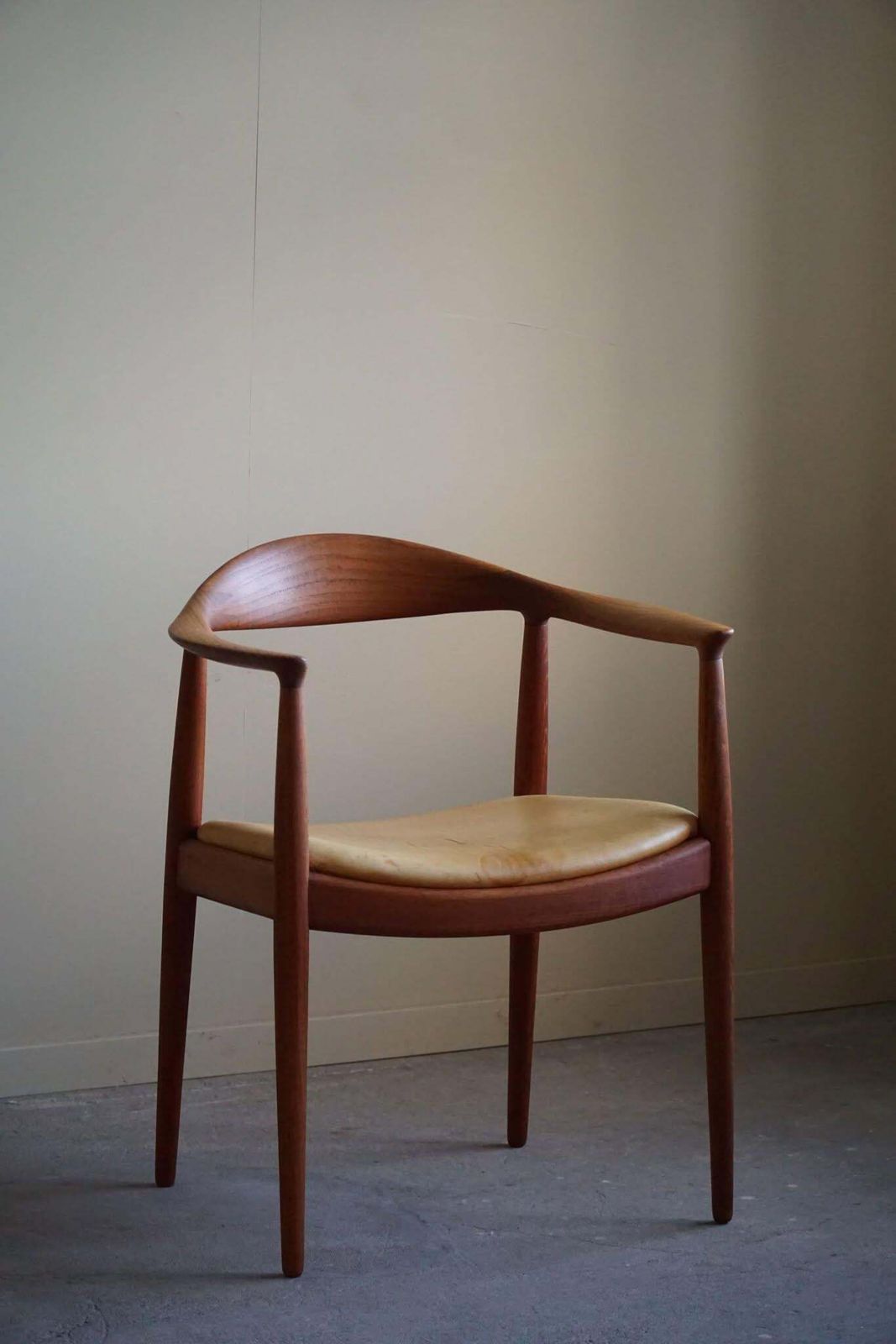 3875.0 Hans J. Wegner, Armchair In Teak & Leather, "The Chair" Model Jh501, 1950s photo