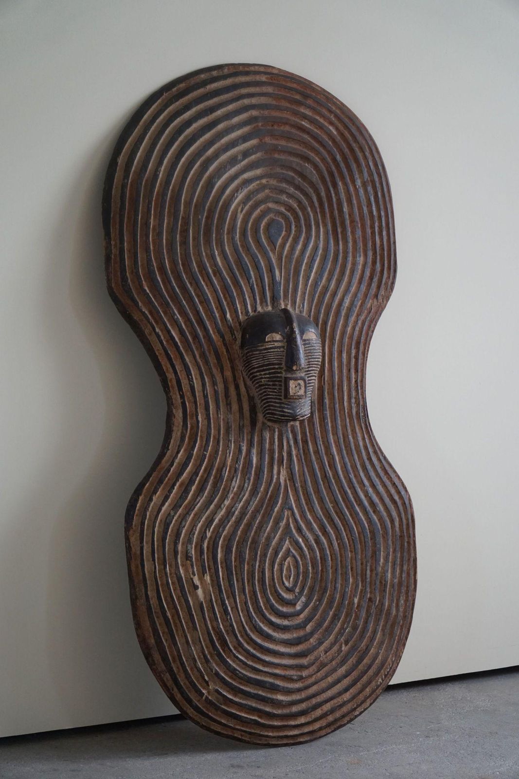 African Vintage Shield, Tribal Wall Art, Songye Shield, Congo, Mid 20th Century photo 1978.0