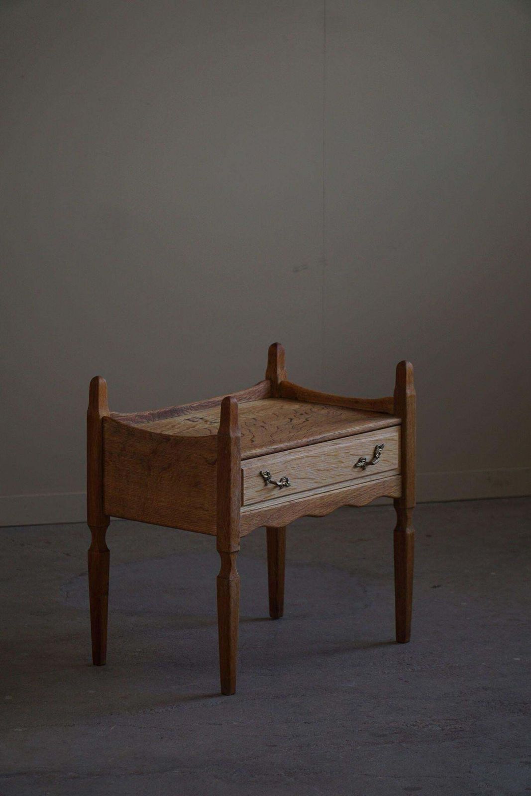 Henning Kjærnulf, Night Stand In Oak, Danish Modern, "Razorblade", 1960s photo vinterior