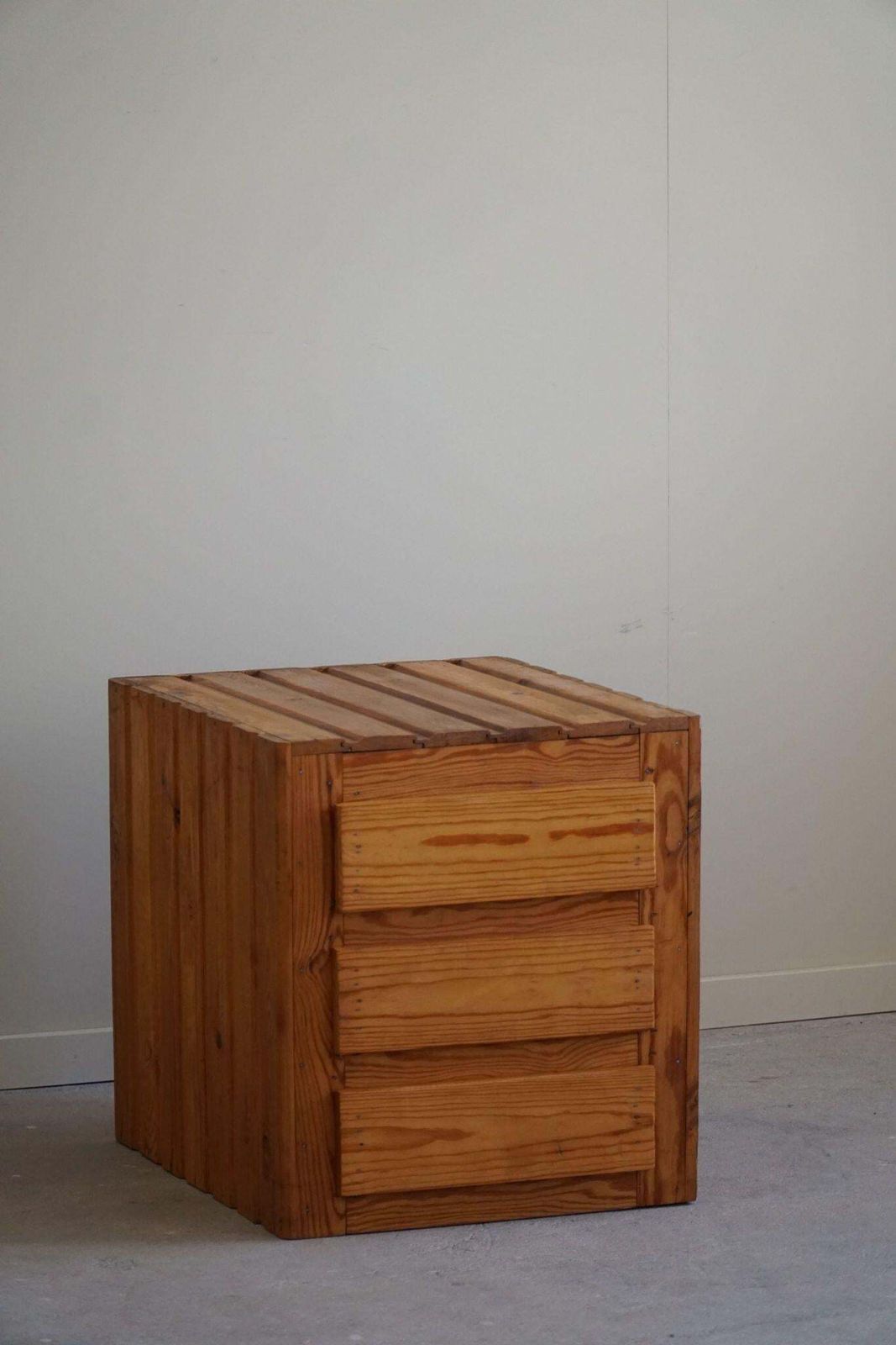 photo vintage Primitive Freestanding Chest Of Drawers In Pine, Swedish Mid Century, 1950s