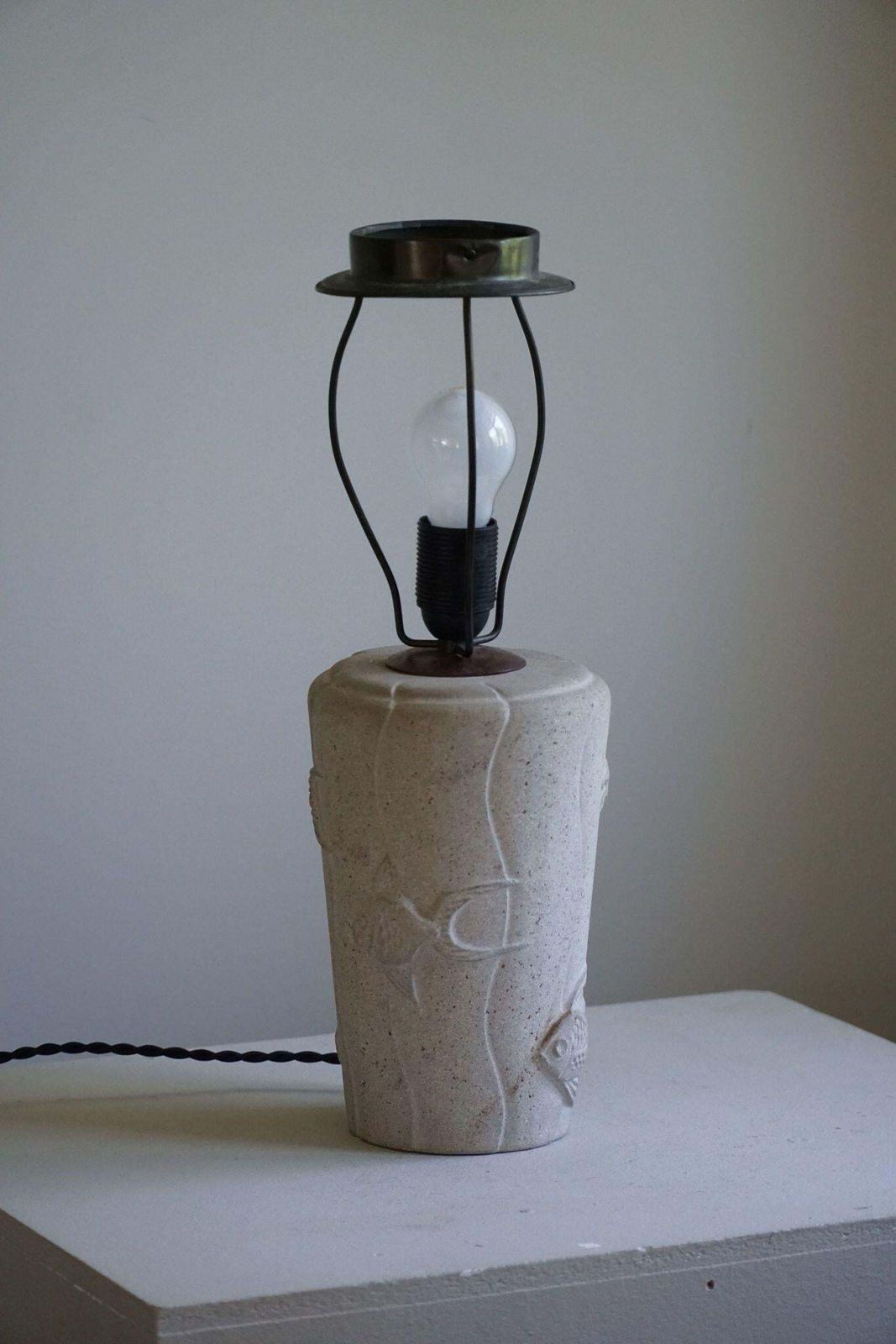 photo vinterior French Modern, A Vintage Table Lamp In Stone With Fish Motifs, 1970s