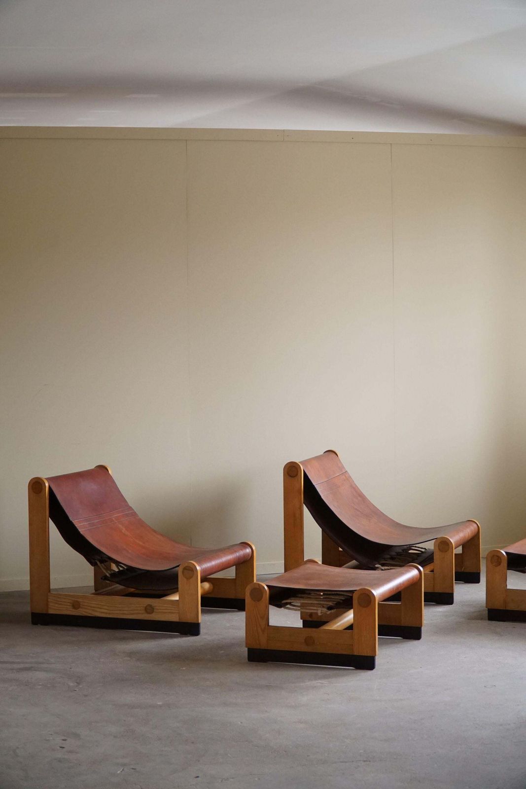 photo vinterior Francesco Lucianetti, Lounge Chairs In Leather & Elm, Italian Modern, 1960s