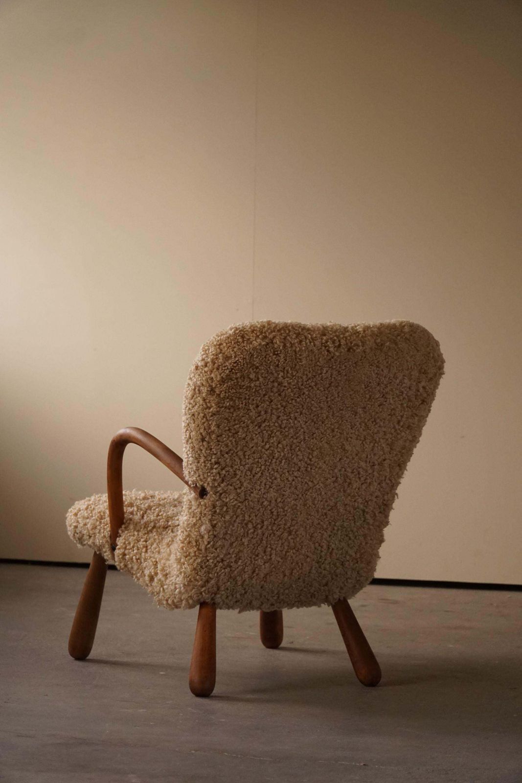 photo vinterior Pair Of Clam Lounge Chairs In Lambswool, Skive Møbelfabrik, Denmark, 1950s