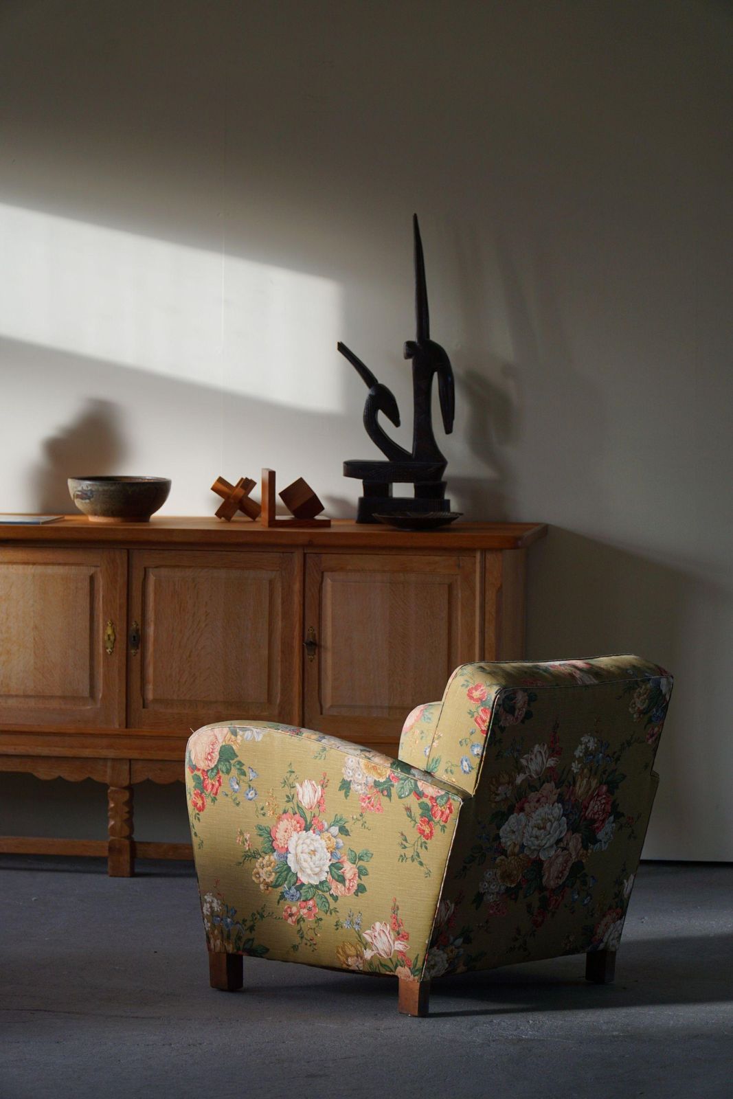 photo furniture Danish Mordern Pair Of Curved Lounge Chairs, Original Fabric, Fritz Hansen, 1940