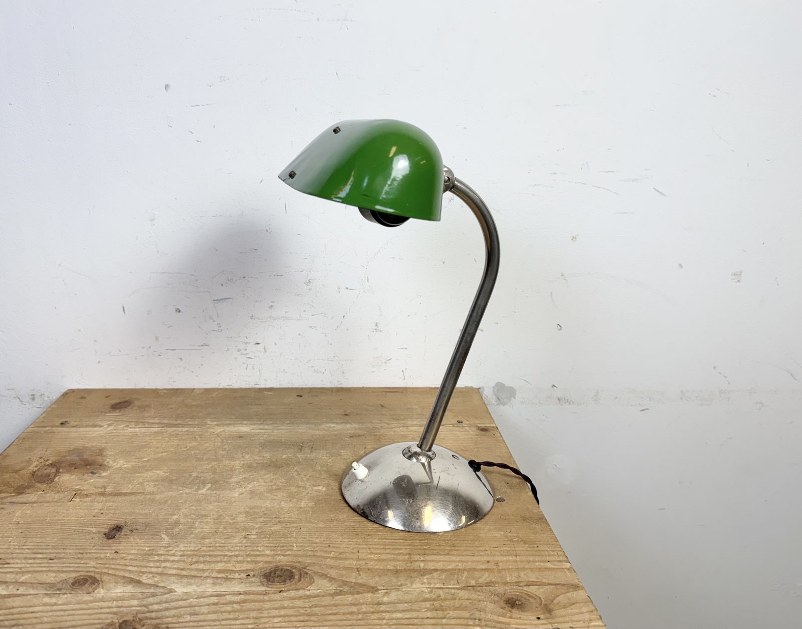 Vintage Green Enamel Bankers Table Lamp, 1950s photo vinterior