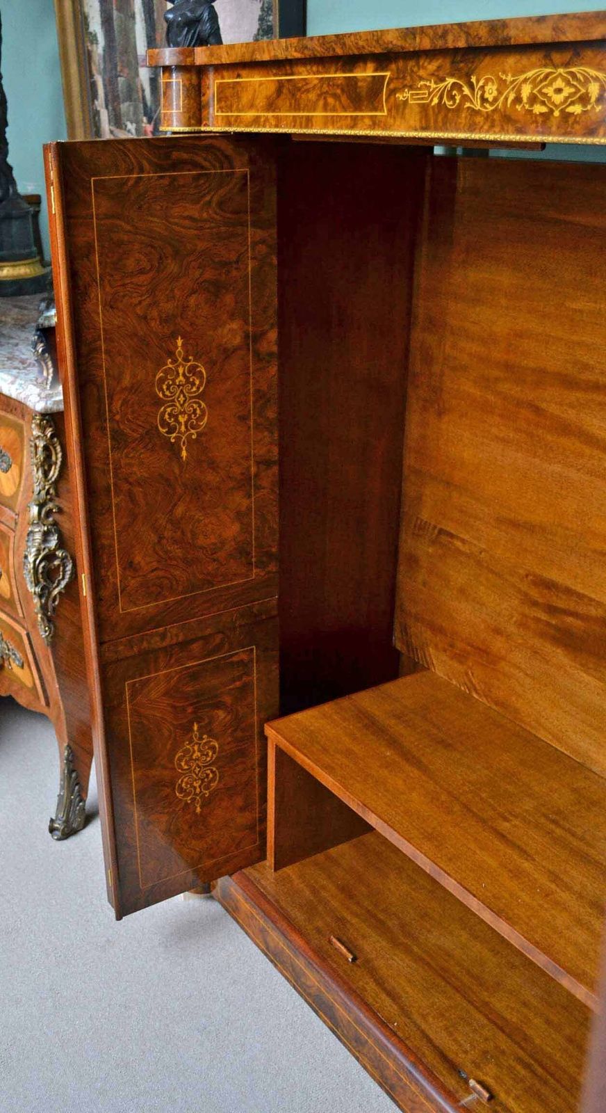 5950.0 Bespoke Inlaid Burr Walnut Tv Plasma Hi Fi Stereo Cabinet photo