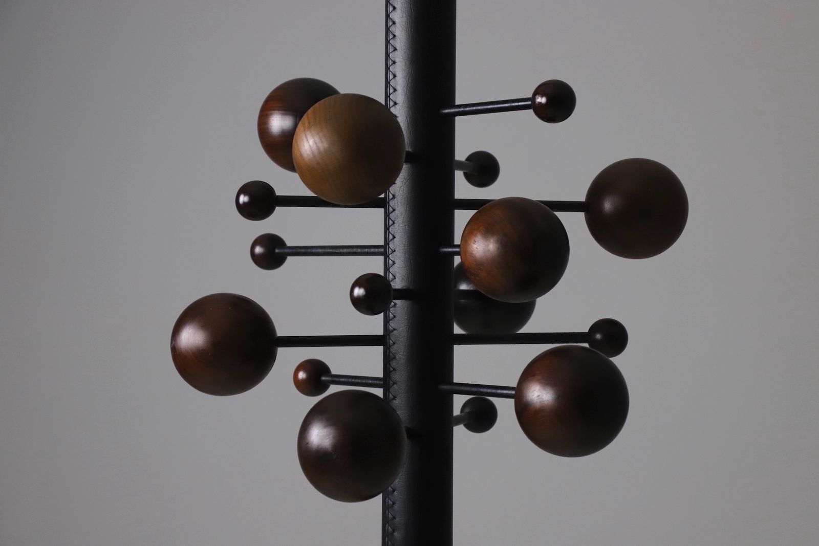 photo vintage Osvaldo Borsani ‘At16’ Coat Rack