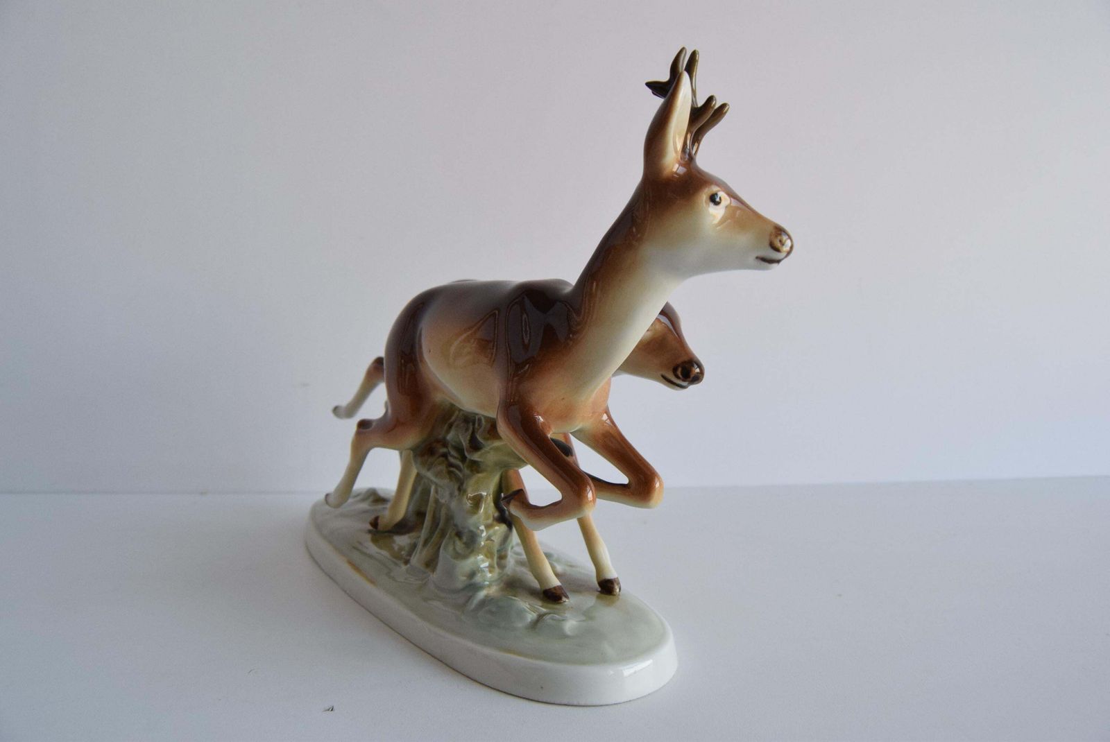 Vintage Porcelain Sculpture Roe Deer And Doe, By Royal Dux, 1960's. photo vinterior