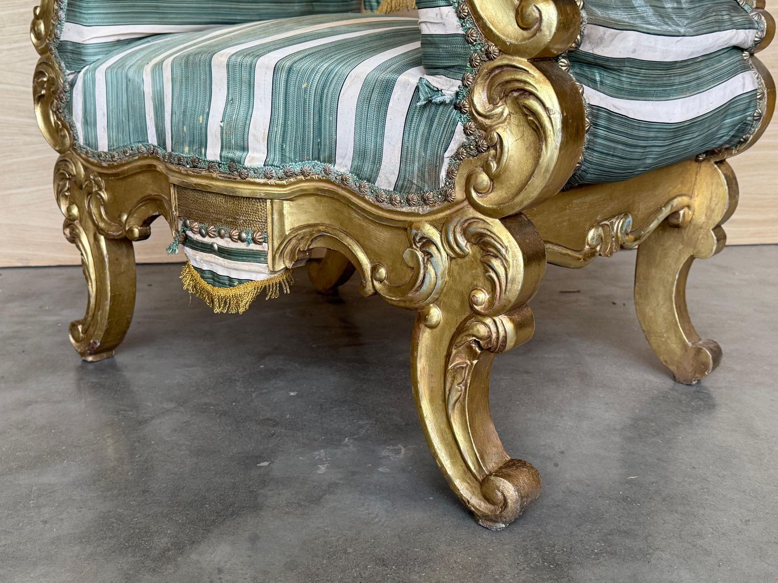 Paire de fauteuils dorés de style Rococo Revival, France, XIXe siècle photo vintage