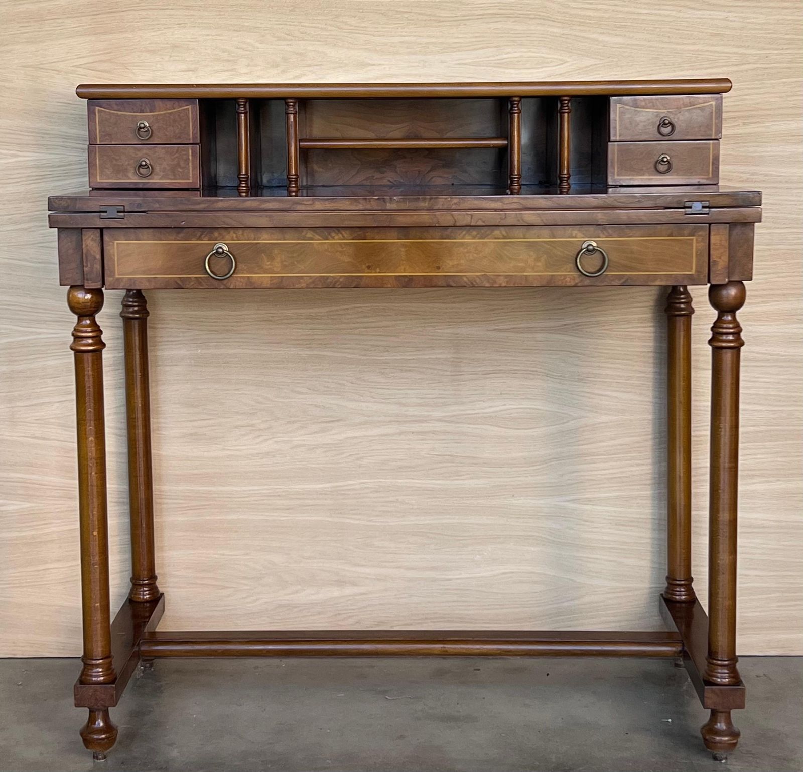 Bureau français en placage de noyer, début du XXe siècle, années 1940 photo Mobilier