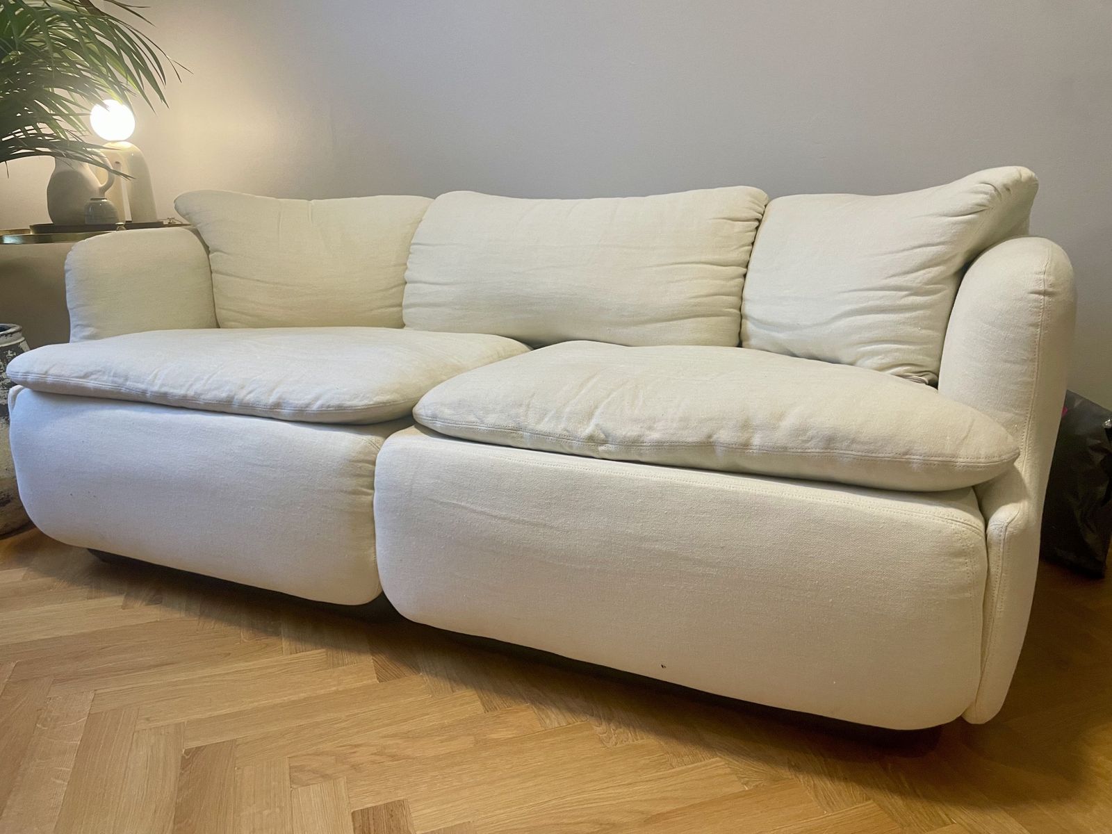 Confidential Sofa By Alberto Rosselli For Saporiti, 1970s In White Linen photo for sale