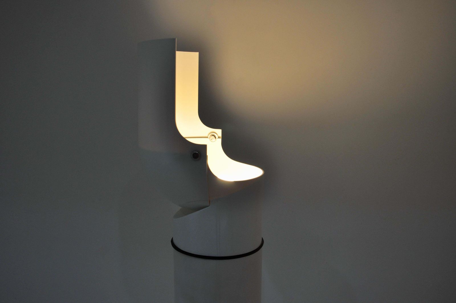 Lighting "Pileo Mezzo" Floor Lamp By Gae Aulenti For Artemide, 1970s photo