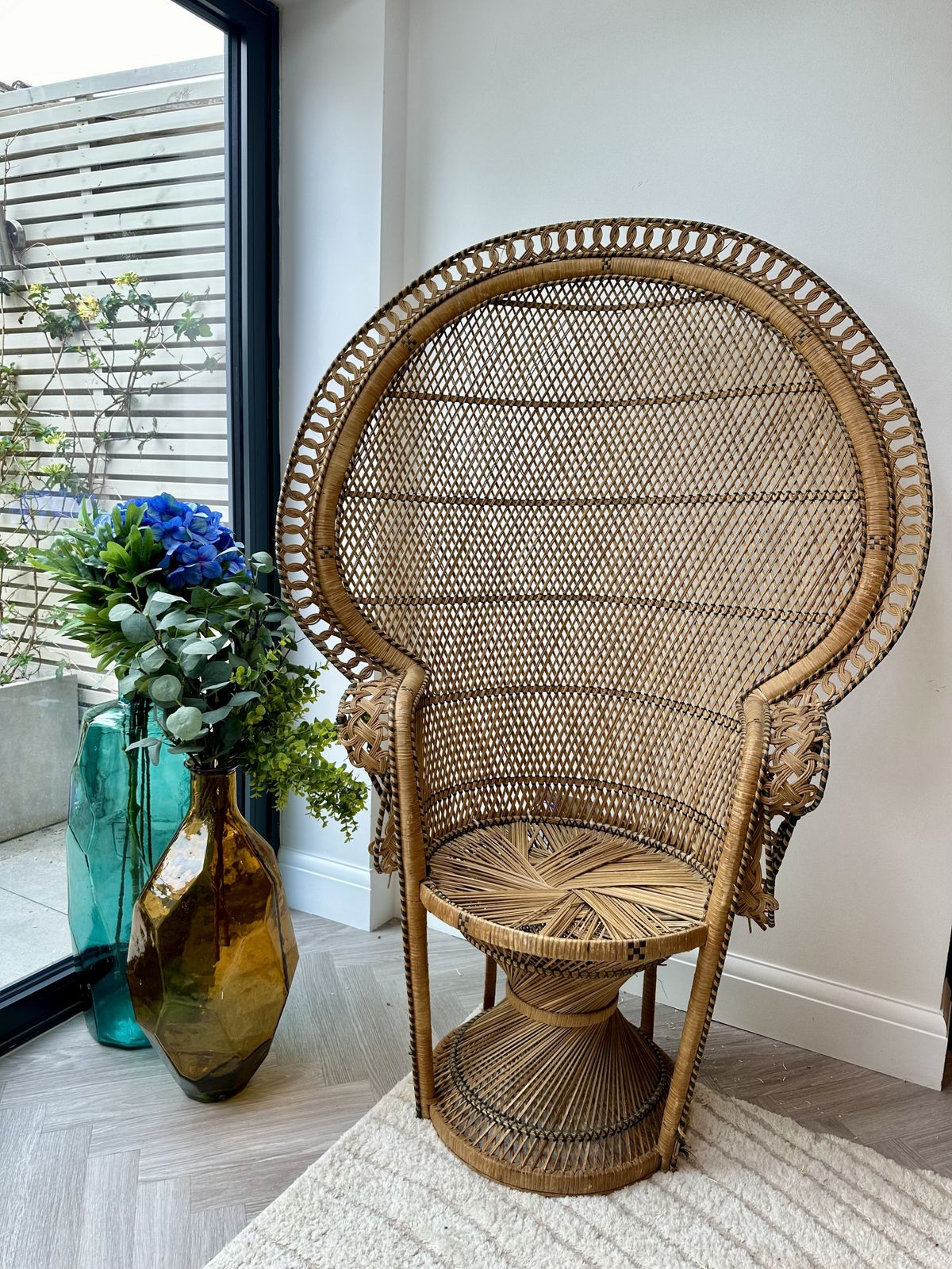 Mid Century 1970’s Emmanuel Peacock Chair photo buy