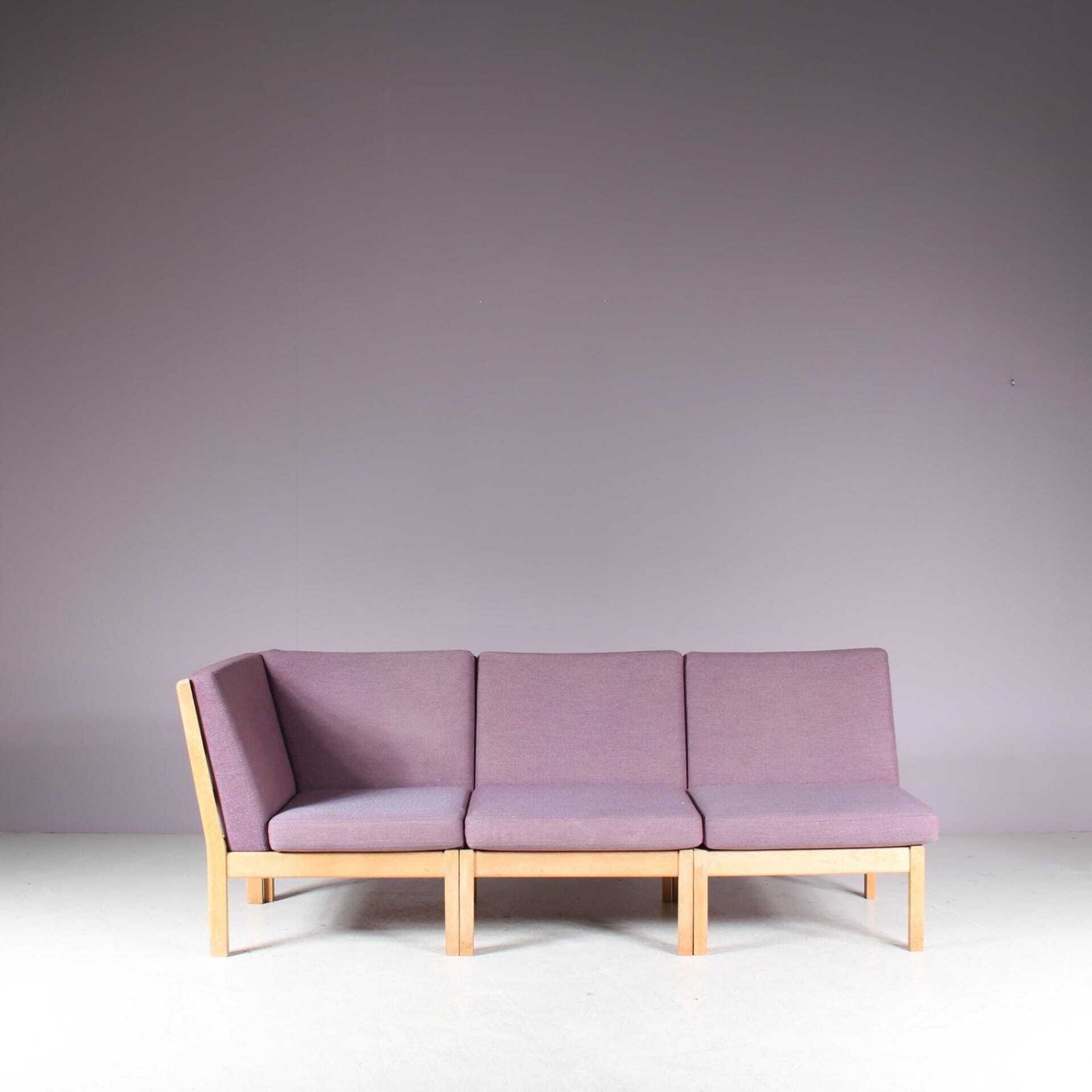 1980s “Ge280” Corner Sofa By Hans J. Wegner For Getama, Denmark photo vinterior