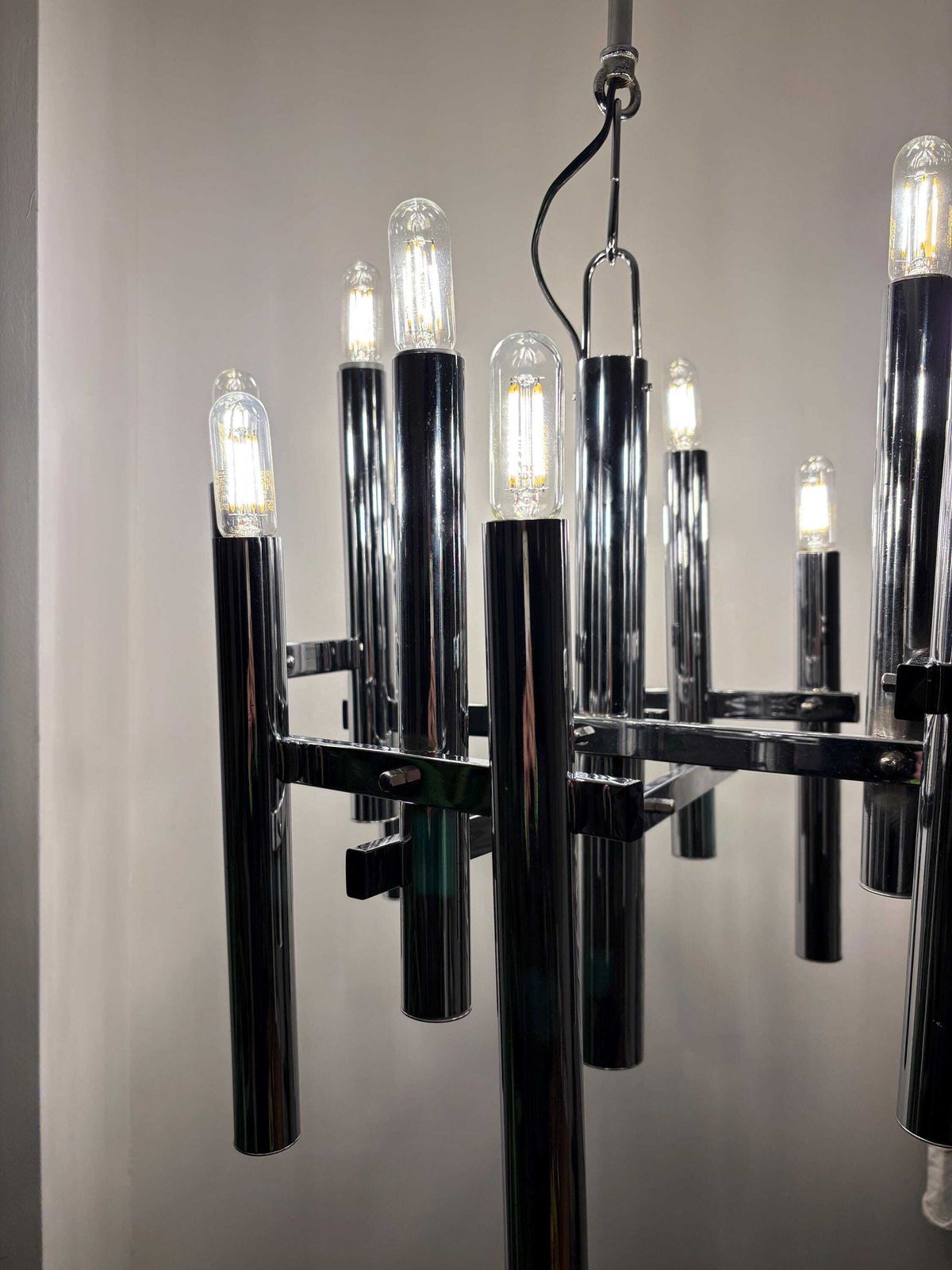 Iconic Mid Century Italian 12 Bulbs Chandelier By Gaetano Sciolari For Lightolier, 1970's photo buy