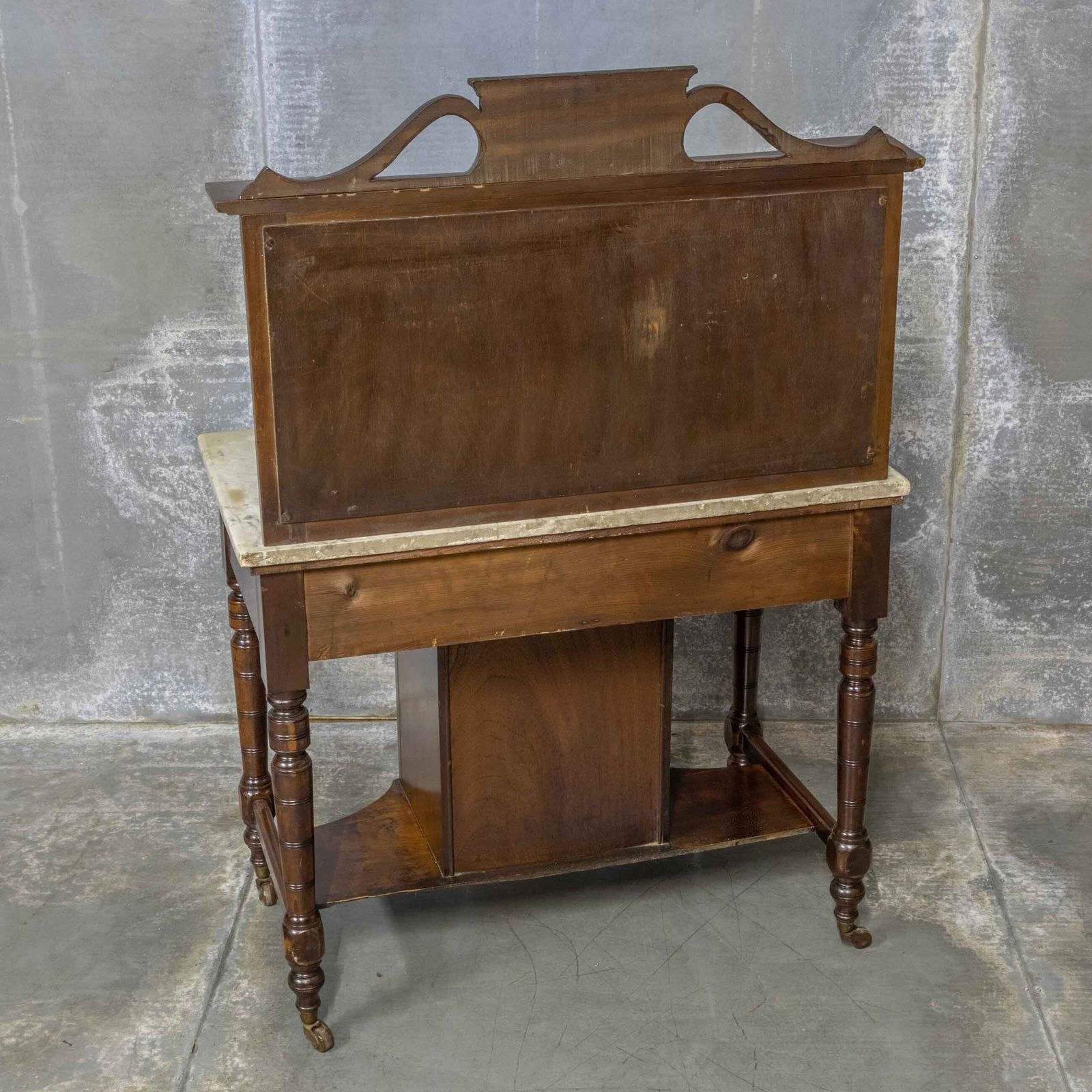 photo furniture Late Victorian Mahogany Washstand