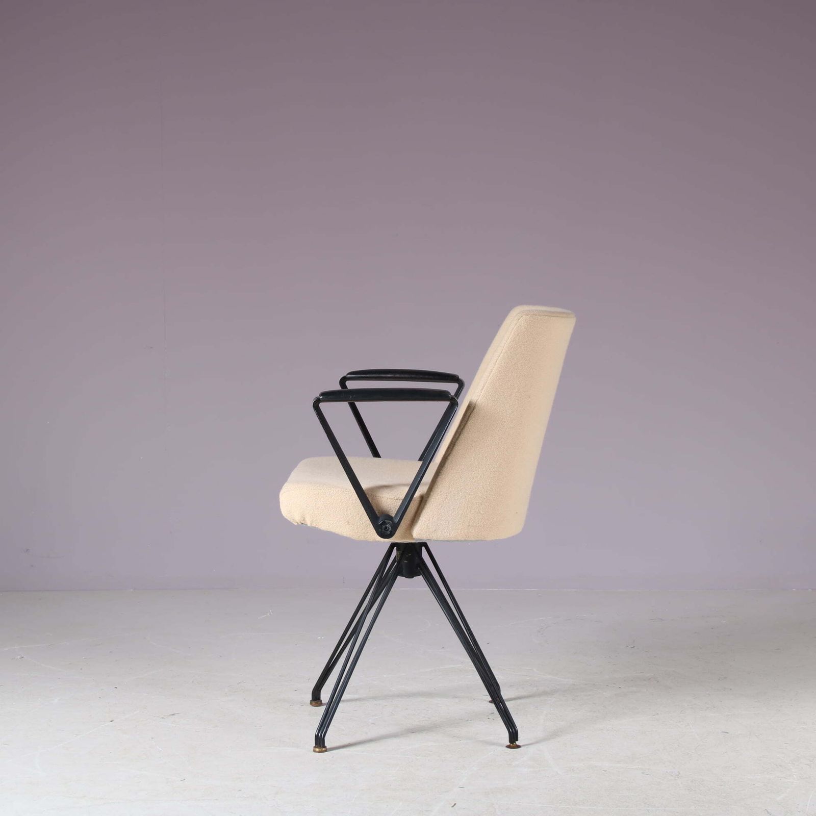 photo for sale “P99” Chair By Osvaldo Borsani For Tecno, Italy 1950