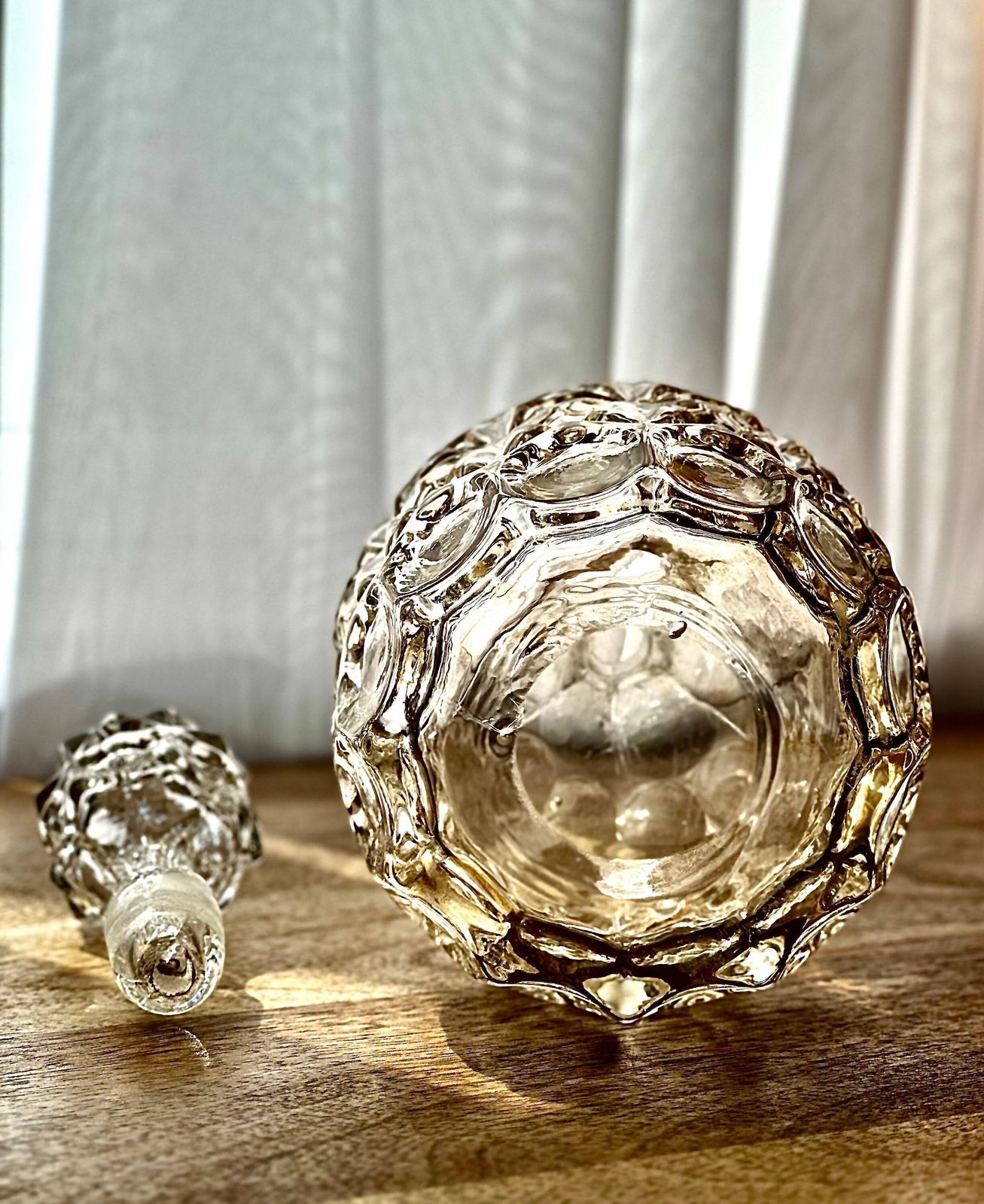 Victorian Glass Decanter With Faceted Stopper, Diamond & Oval Moulded Design, Antique Crystal Bottle C.1870 photo vinterior
