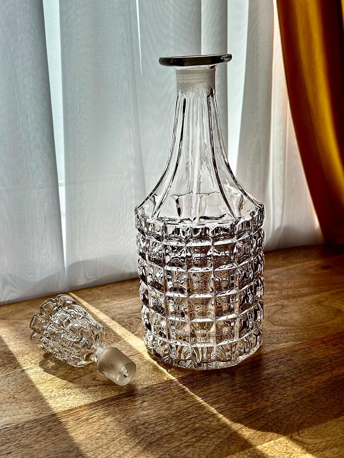 19th Century Lead Crystal Decanter – Circa 1845 – Fluted Neck & Hobnail Design (31.5 Cm) photo vinterior