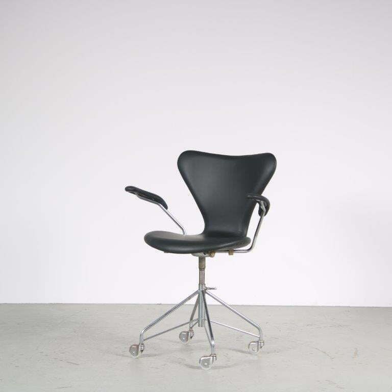 1950s “3217” Swivel Desk Chair By Arne Jacobsen For Fritz Hansen, Denmark