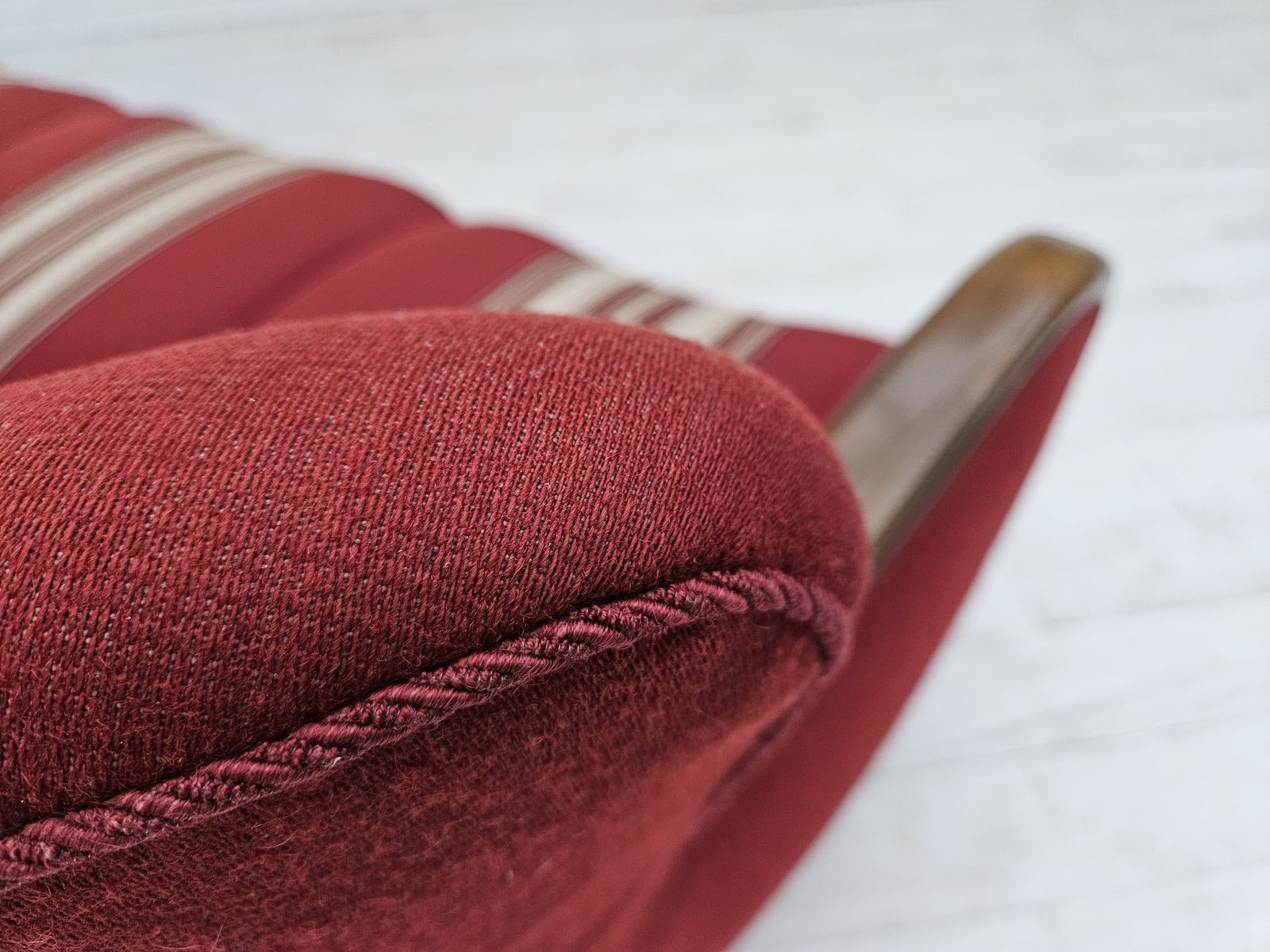 1960s, Danish 3 Seater Sofa By Alfred Christensen, Red Furniture Wool, Original Condition. photo vinterior