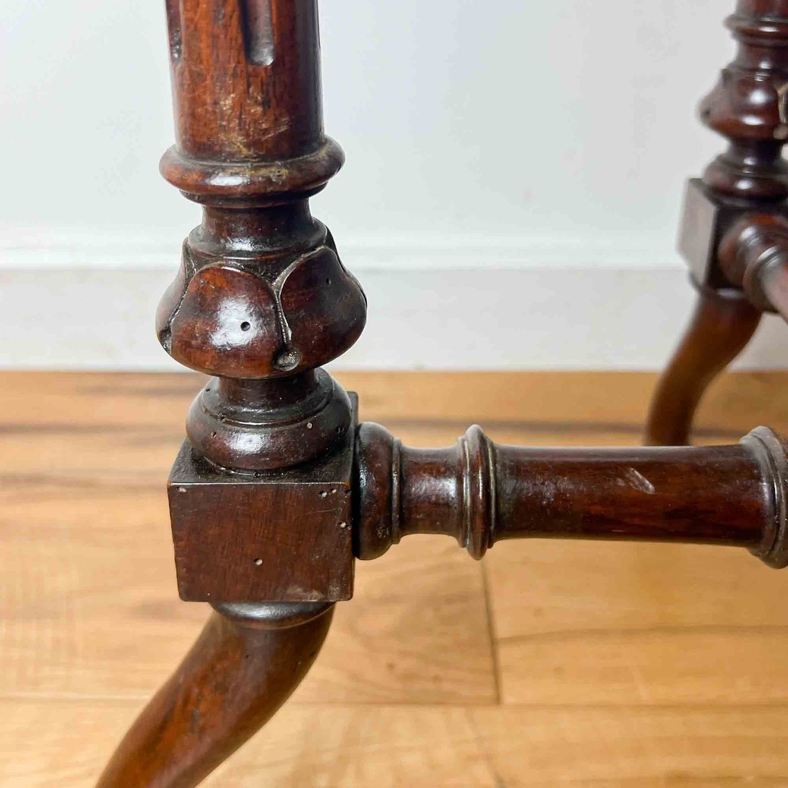 photo vintage Antique Pietra Dura Occasional Table