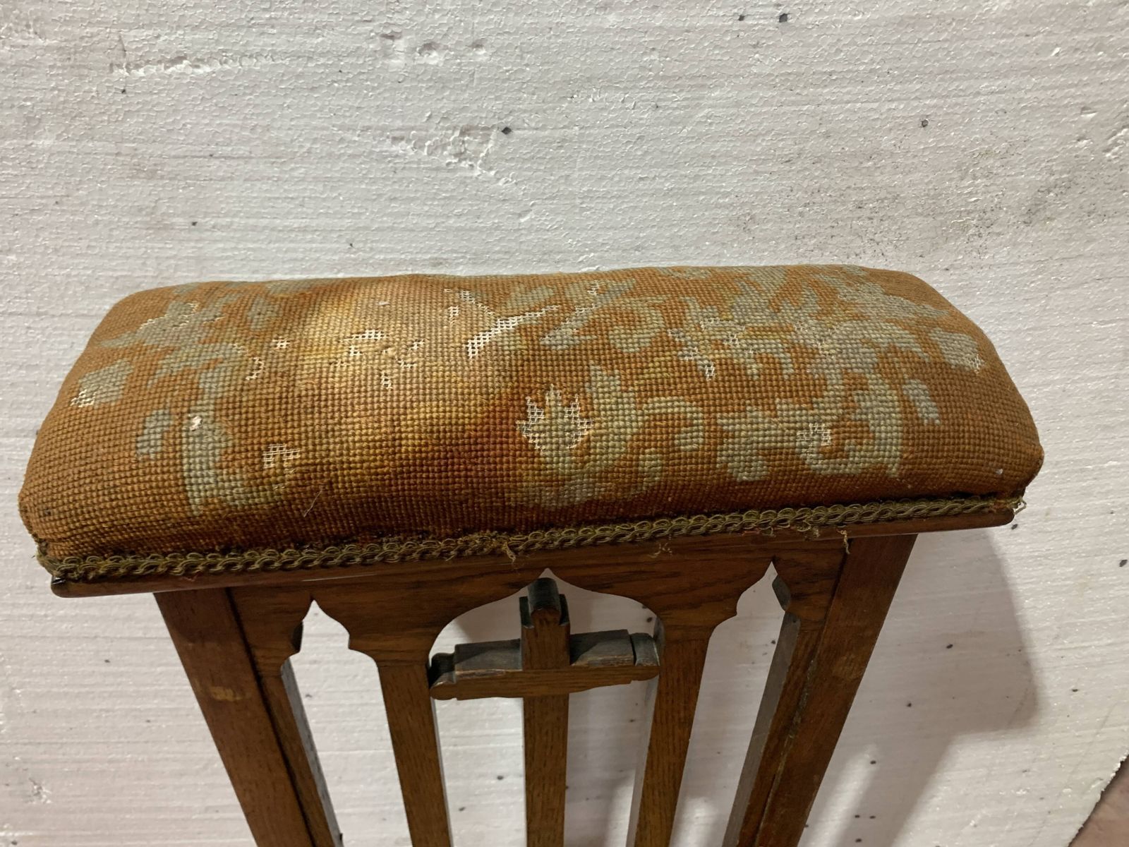 19th Century Solid Oak Prayer Chair photo 150.0