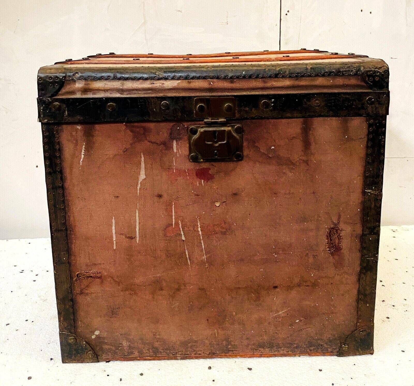 Travel Trunk In Wood And Wrought Iron 20th Century photo vinterior