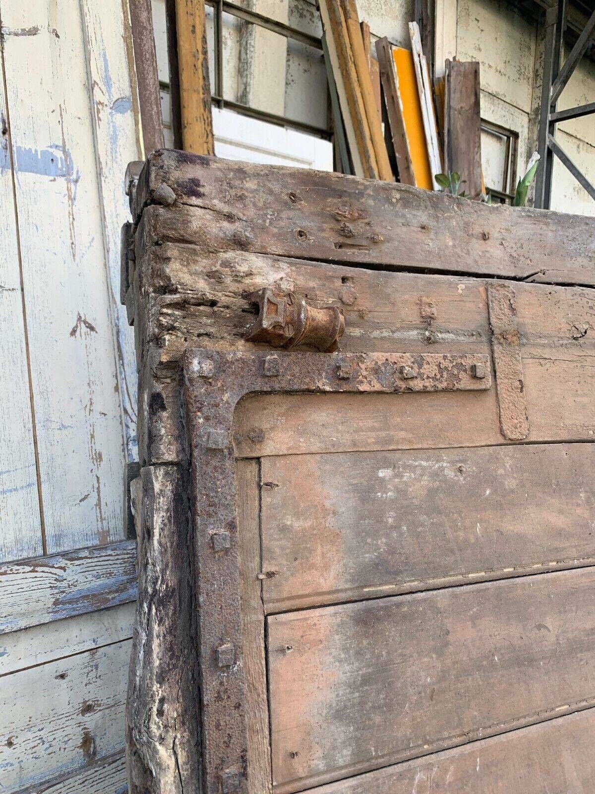 photo vinterior Double Carriage Doors In Natural Wood XIX Century