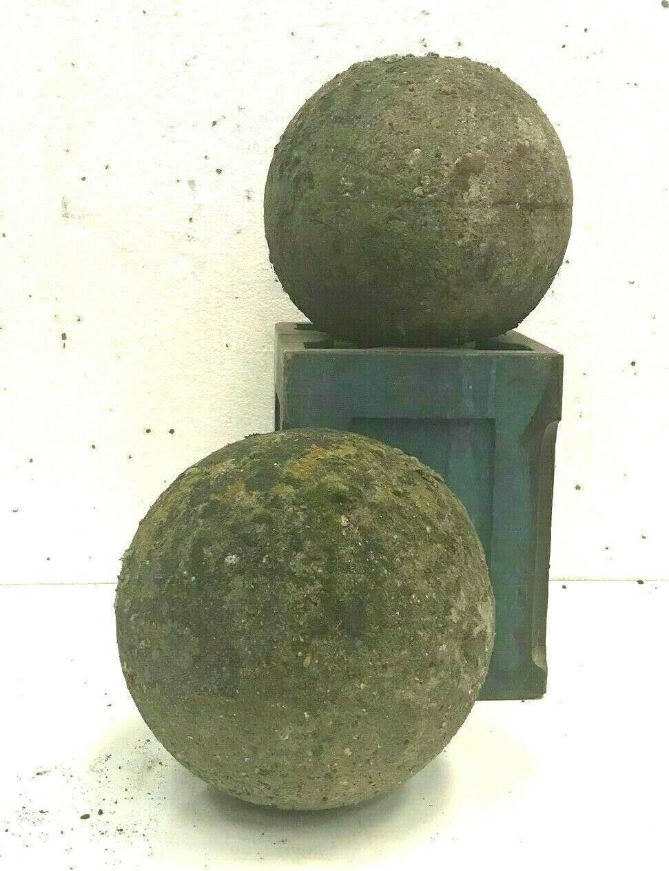 Pair Of Balls In Stone Or Reconstituted Cement 20th Century