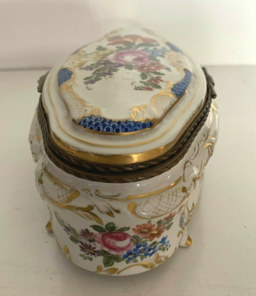 Polychrome Porcelain Oval Box 20th Century Bonbonnière Jewelry Box photo for sale