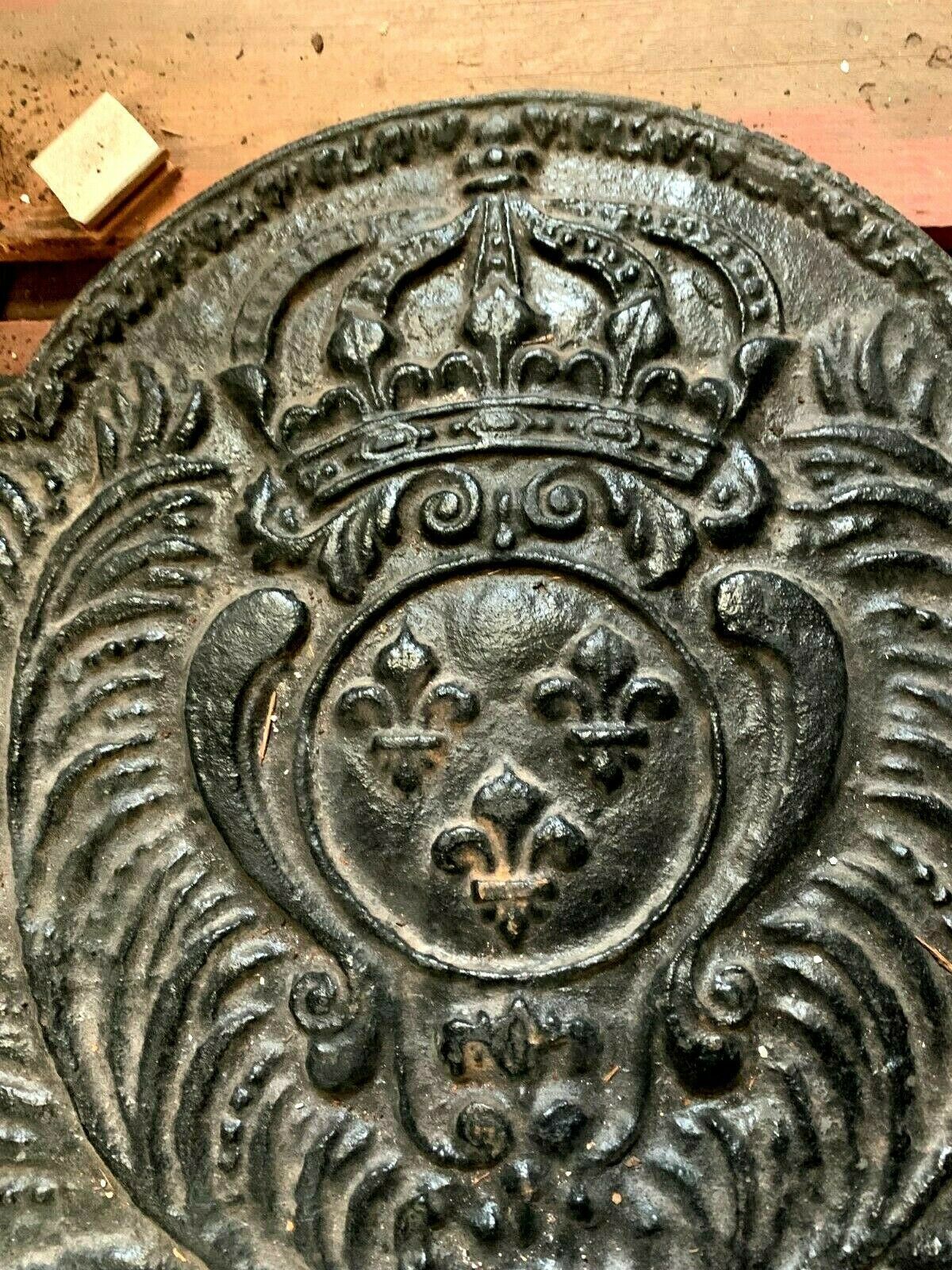 Fireback In Cast Iron 19th Century Crowned Lilies photo for sale