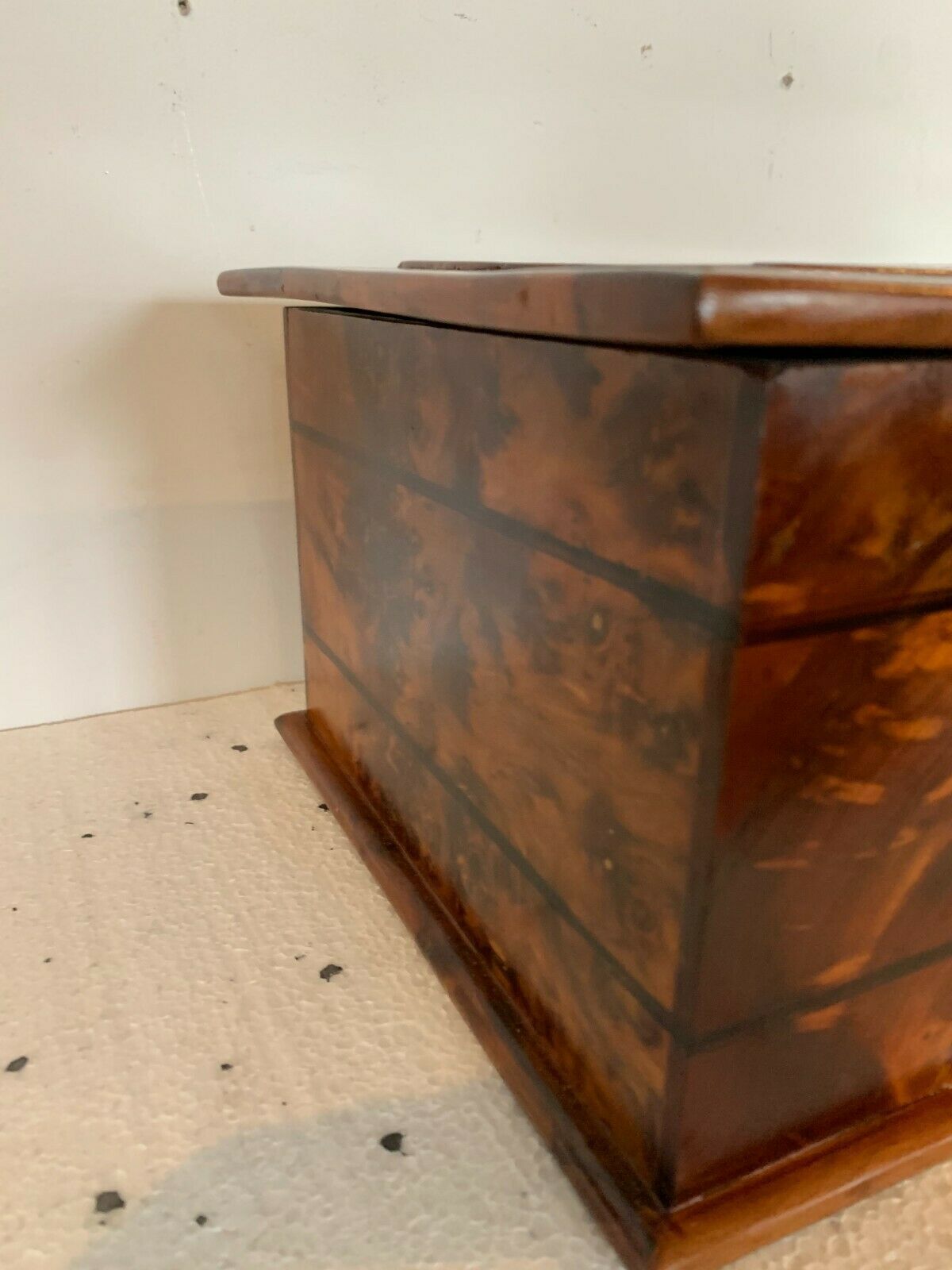 Twentieth Century Interior Thuja Burl Jewelry Box photo vinterior