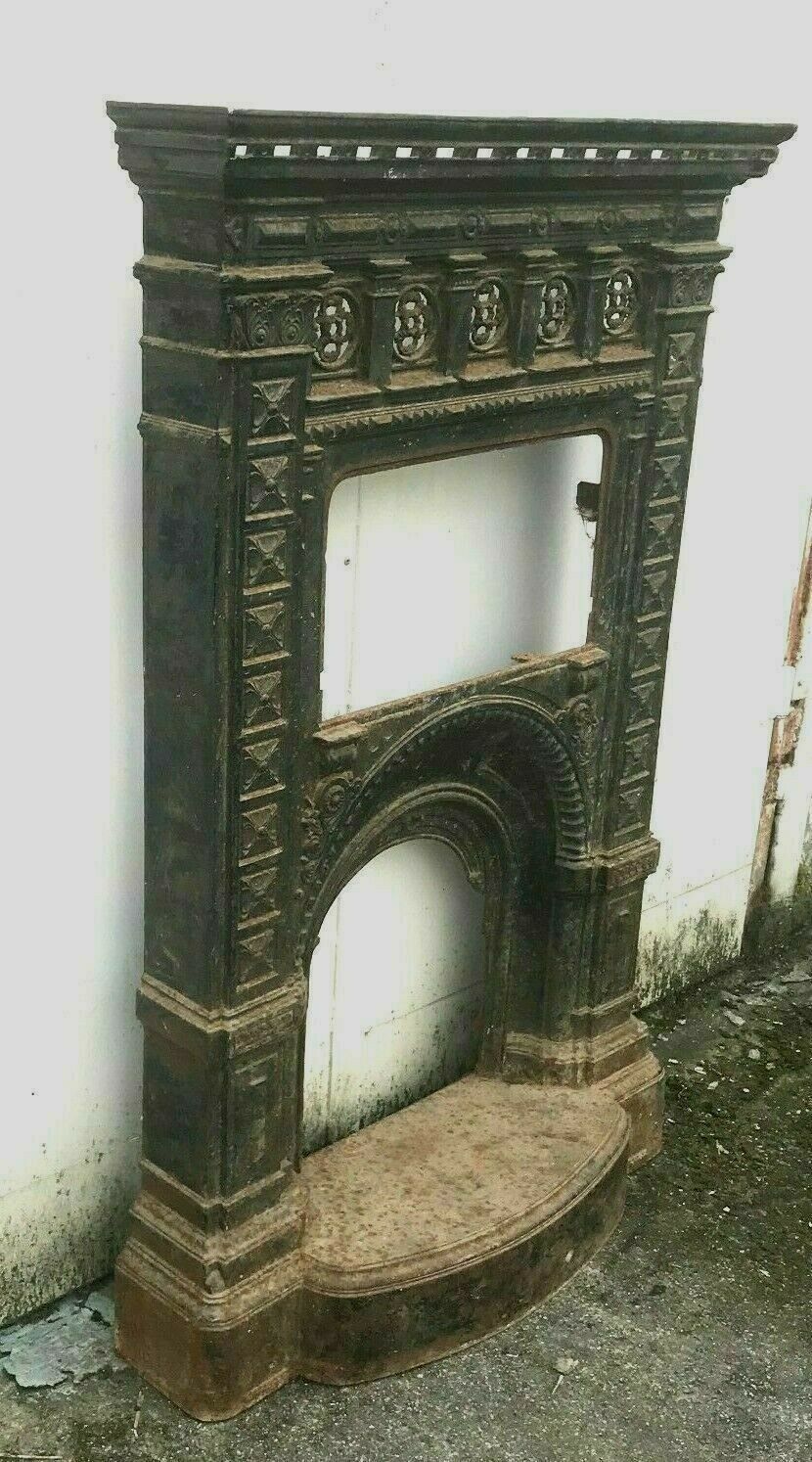 Fire Front In Cast Iron XIX Century photo for sale