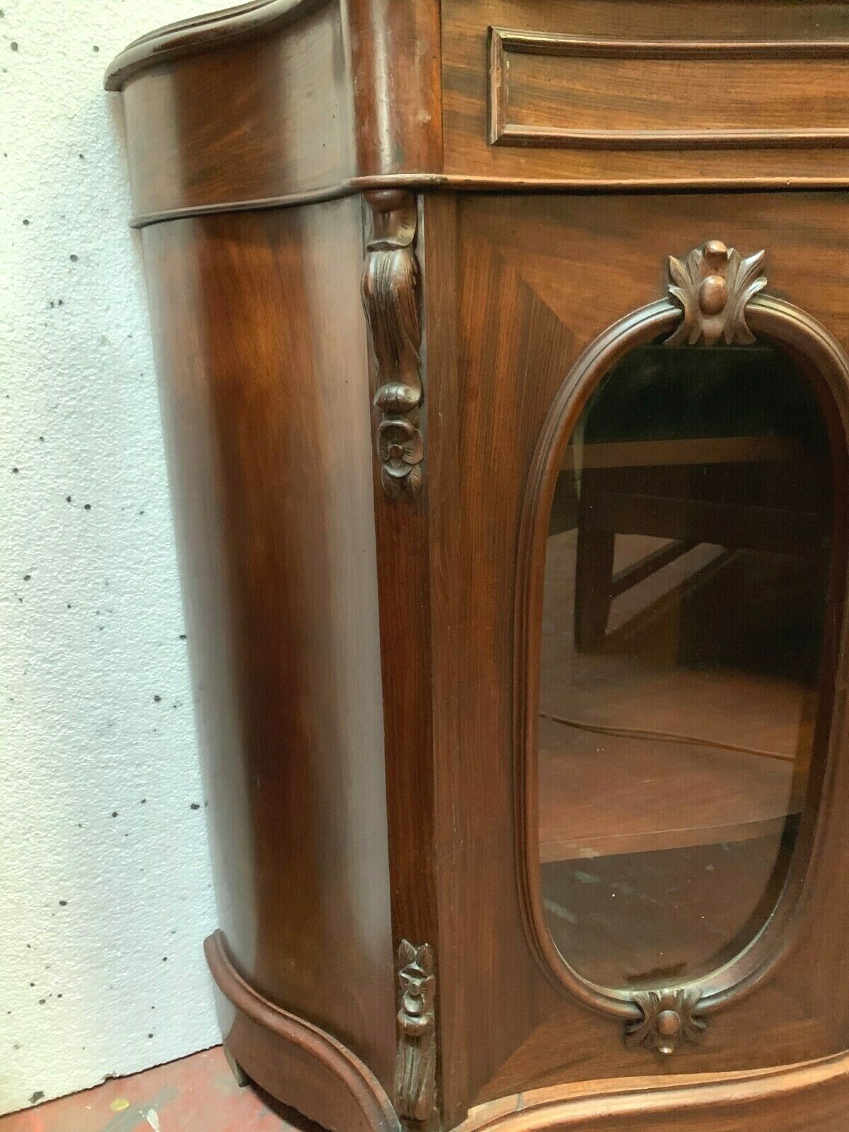 Louis Philippe Curved Showcase In 19th Century Mahogany photo 688.5
