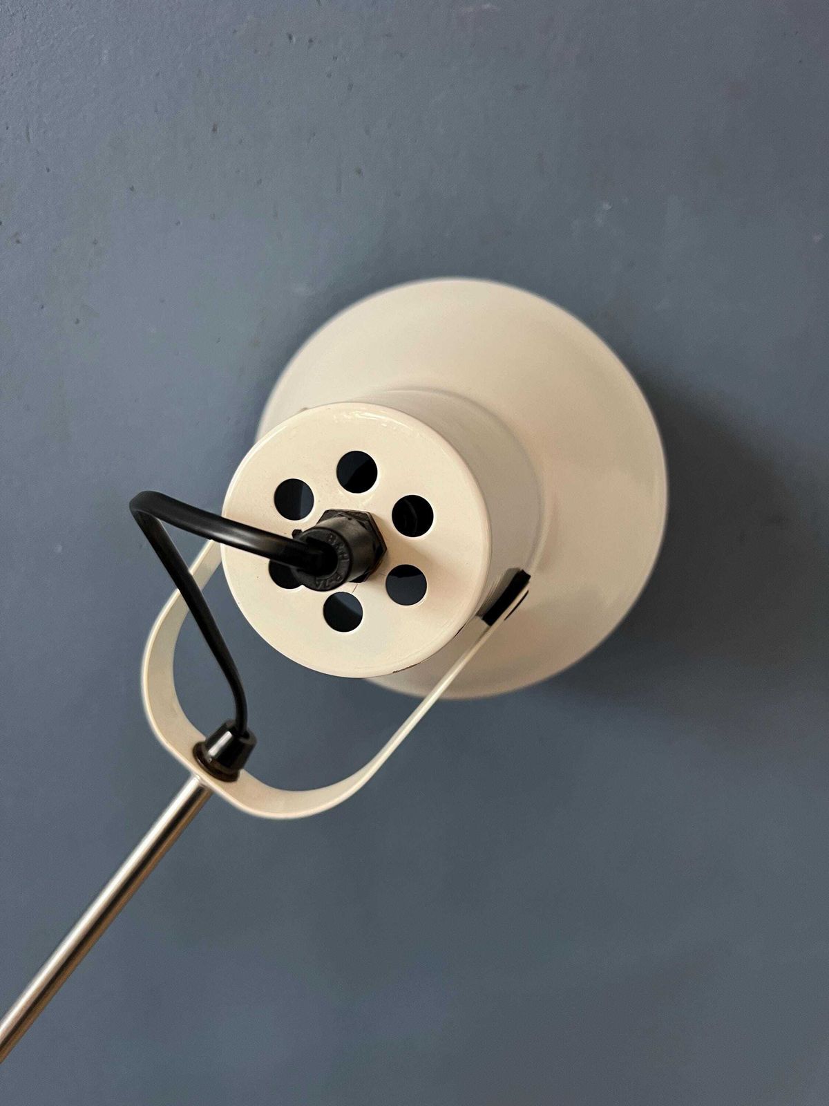 Kleine Vintage Witte Verstelbare Vloerlamp photo vintage