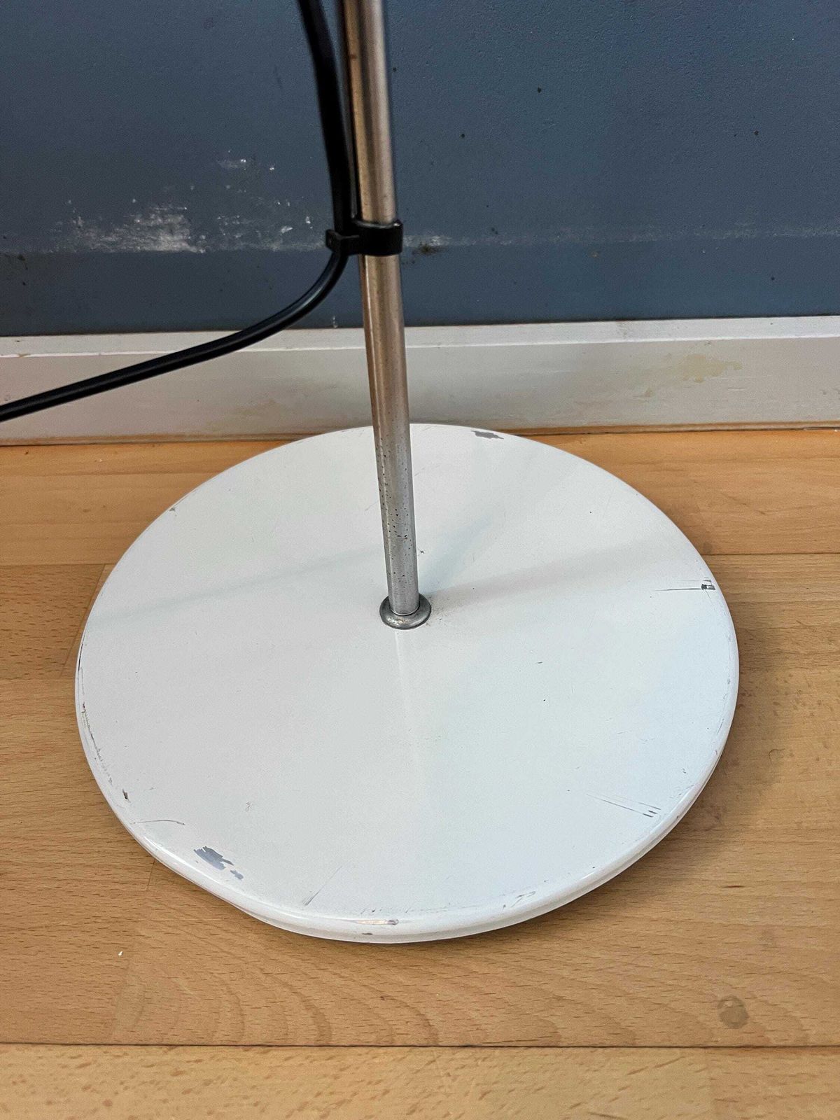 photo for sale Kleine Vintage Witte Verstelbare Vloerlamp