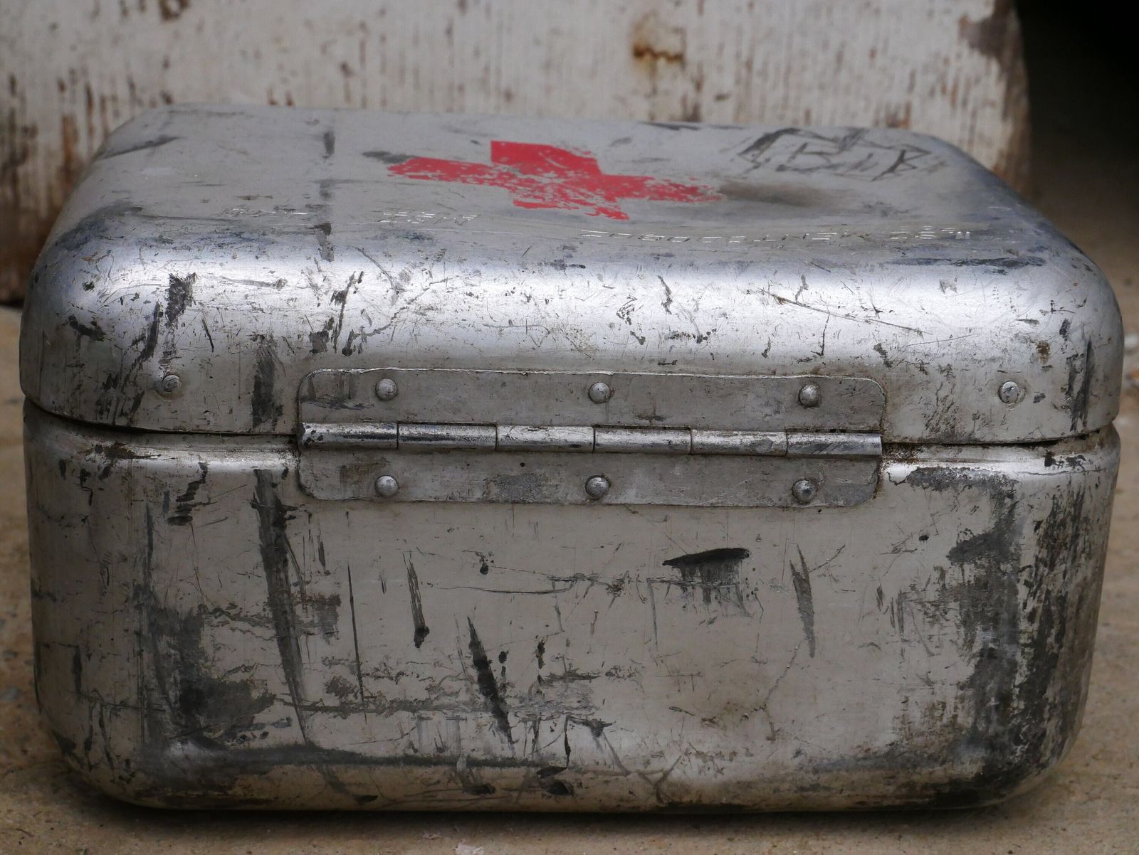 Cocollectible First Aid Box Hungarian Vintage Medical First Aid Supplies Aluminum Tin Box Army Medicine Box, Metal, Old And Nostalgic photo furniture