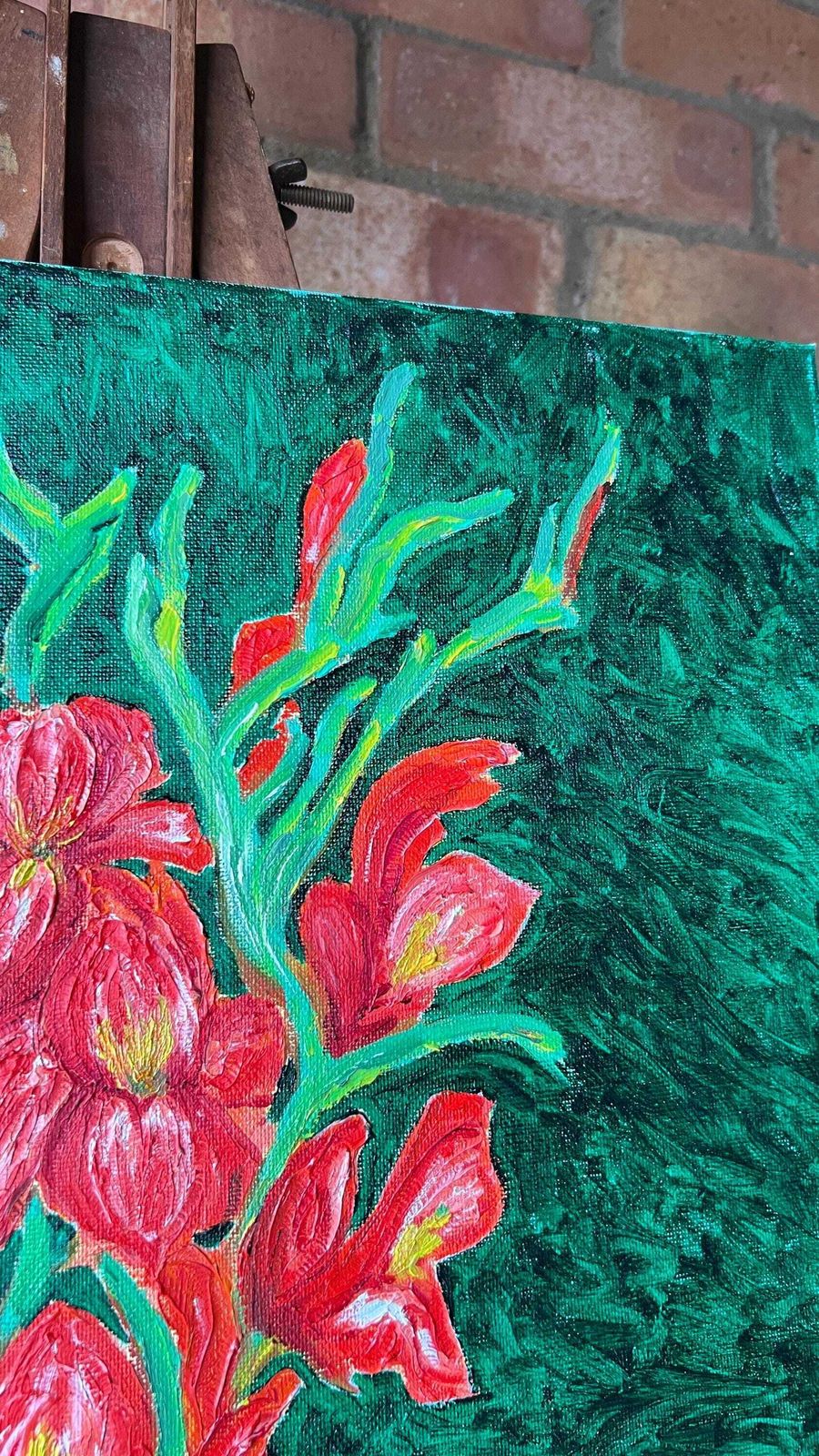 Contemporary Still Life Oil Painting – Red Gladiolus In Blue Vase photo 149.0