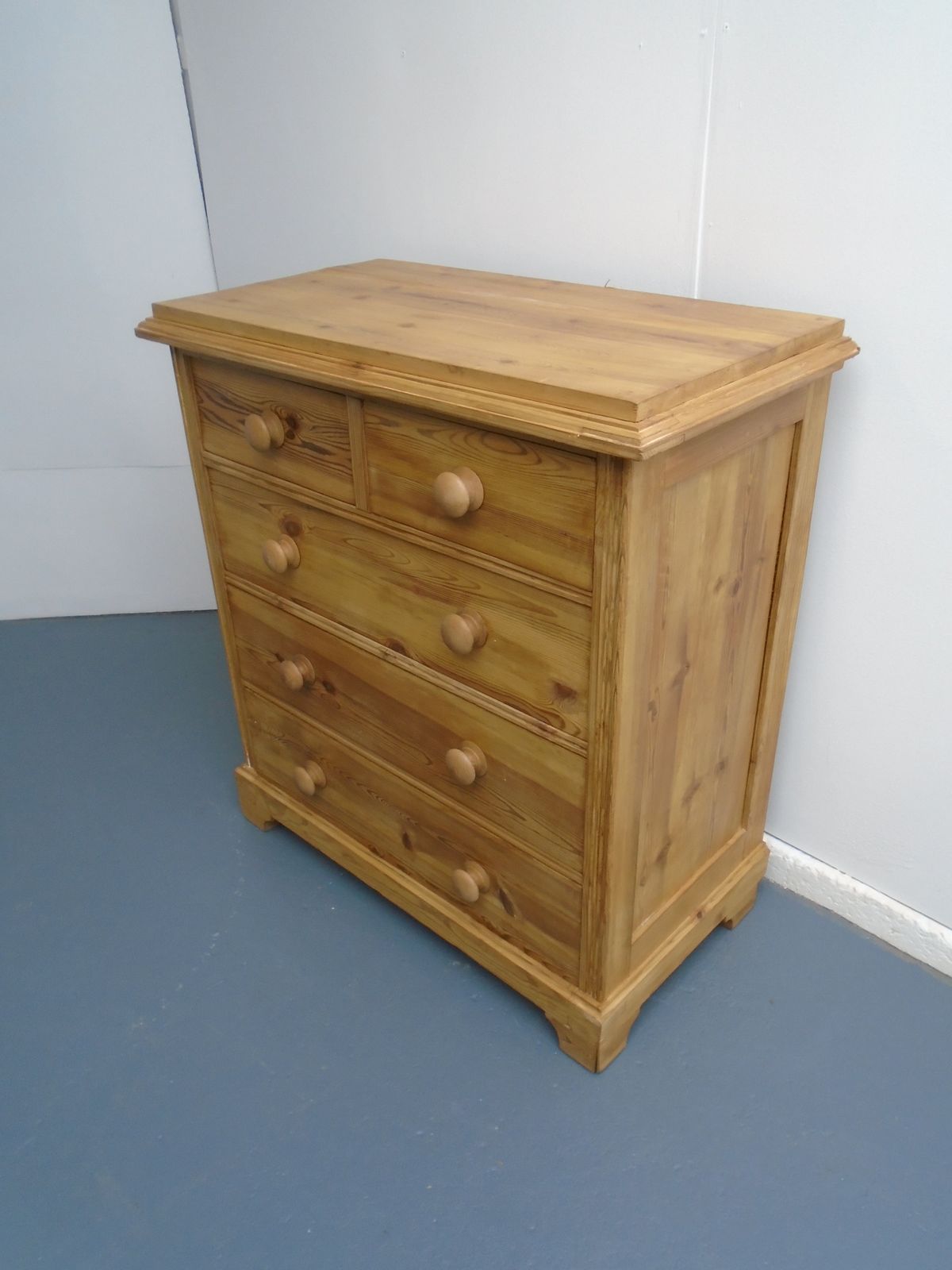 A Narrow Panelled Victorian Pine Waxed 5 Drawer Chest Of Drawers
