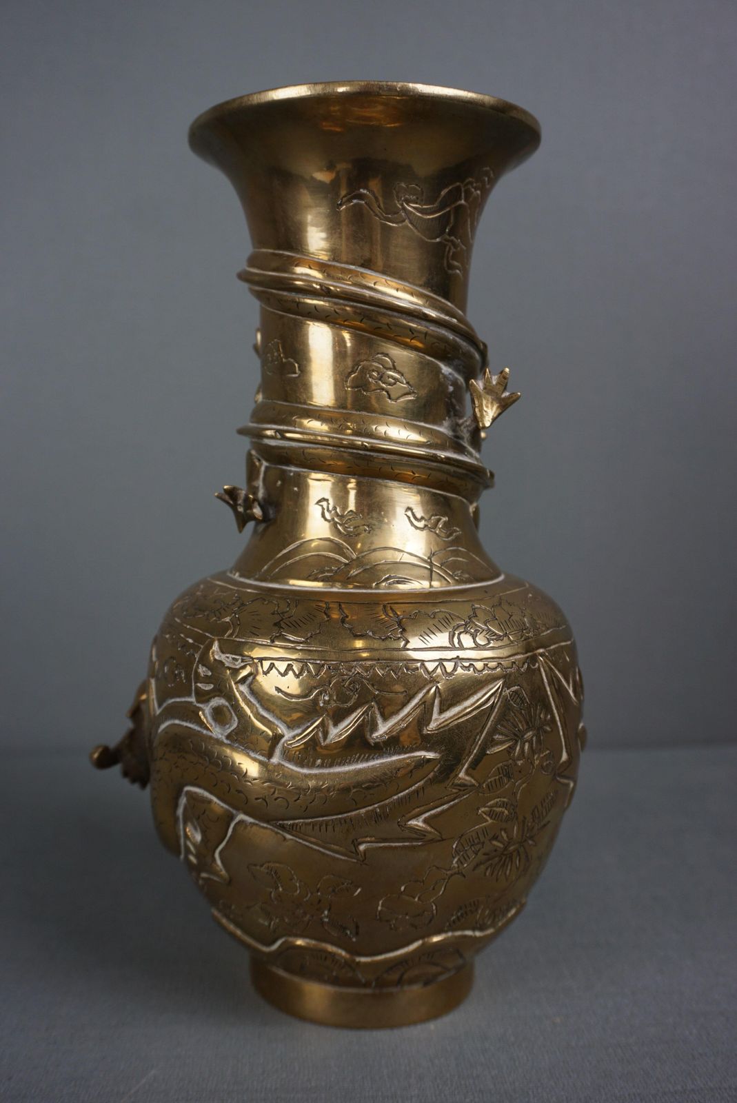Chinese Messing Vaas Met Draken, Ca. 1920 photo for sale