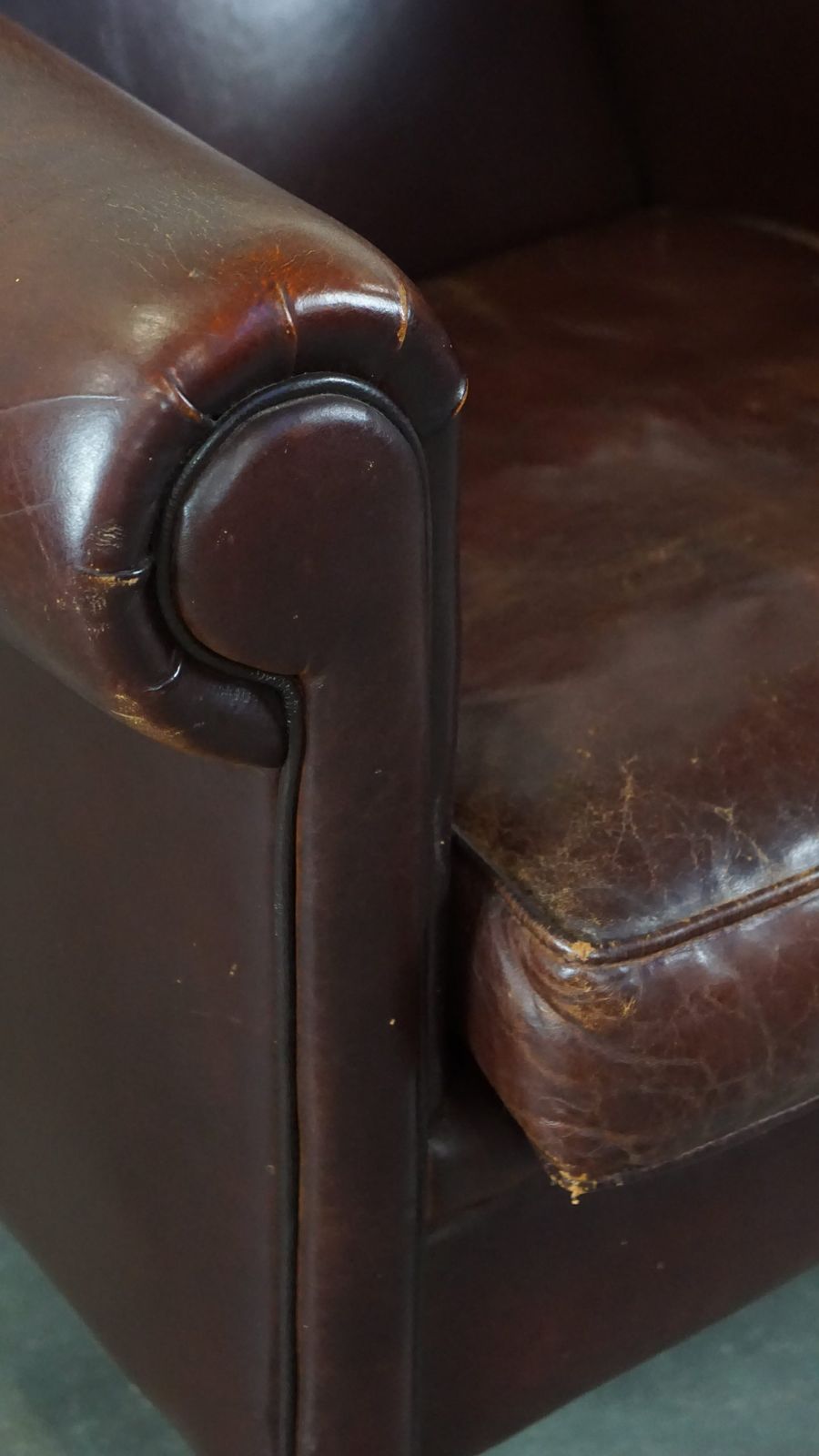 photo for sale Strak Afgewerkte Fauteuil Van Schapenvacht